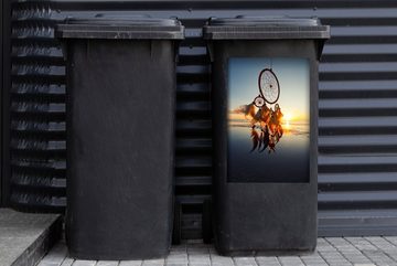 MuchoWow Wandsticker Ein Traumfänger über dem Meer (1 St), Mülleimer-aufkleber, Mülltonne, Sticker, Container, Abfalbehälter