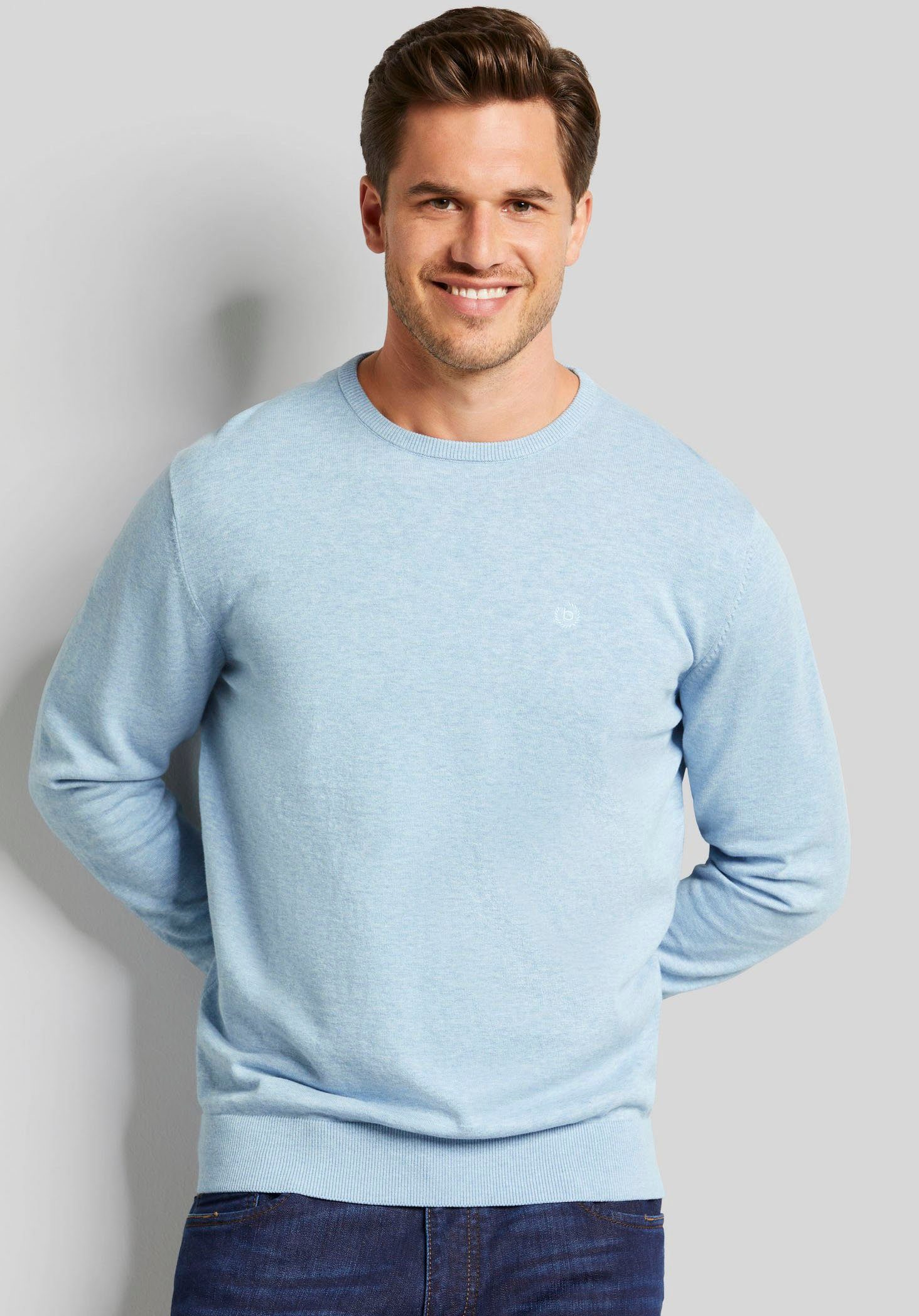 mit hellblau bugatti Strickpullover Logostickerei