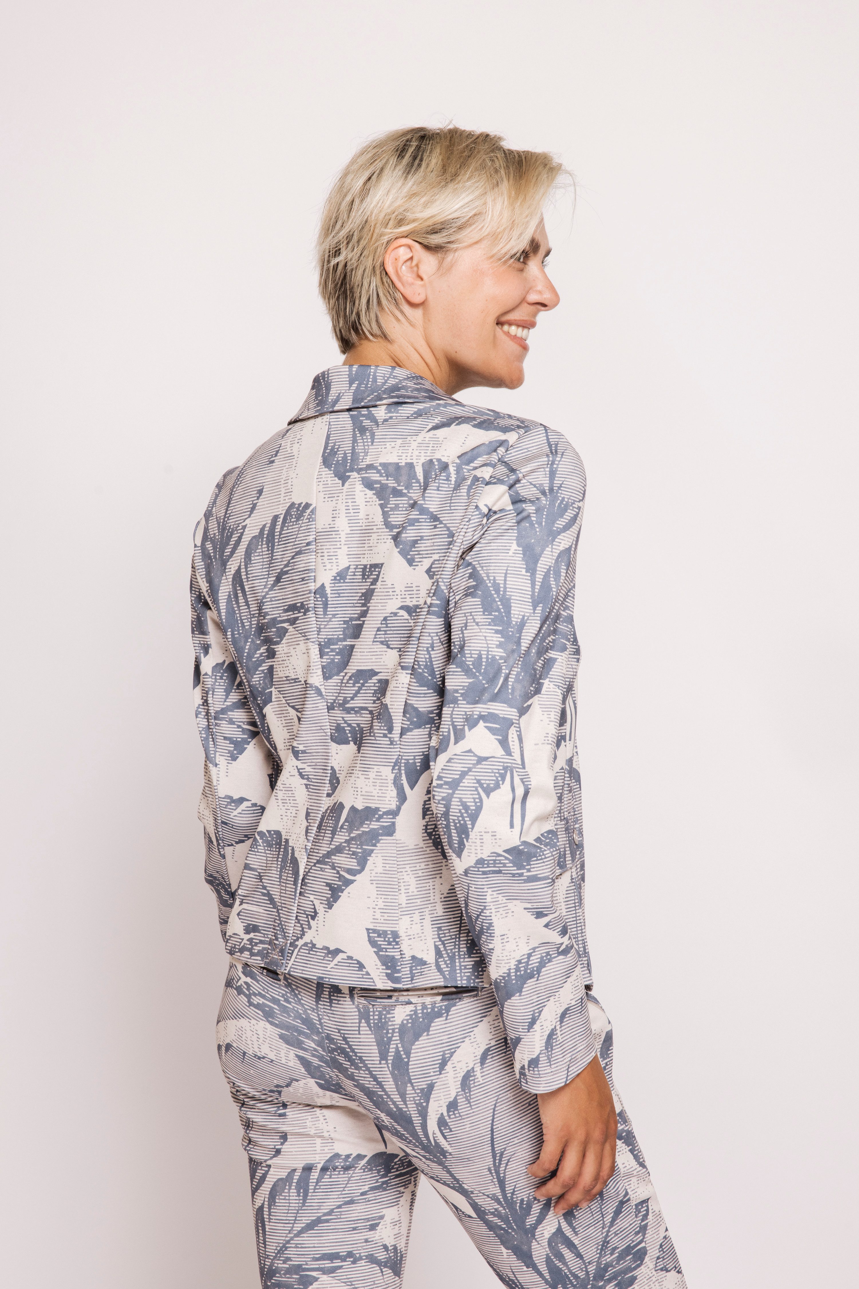 Zhrill Kurzblazer BETSY grafisches Allover-Muster, tailliert