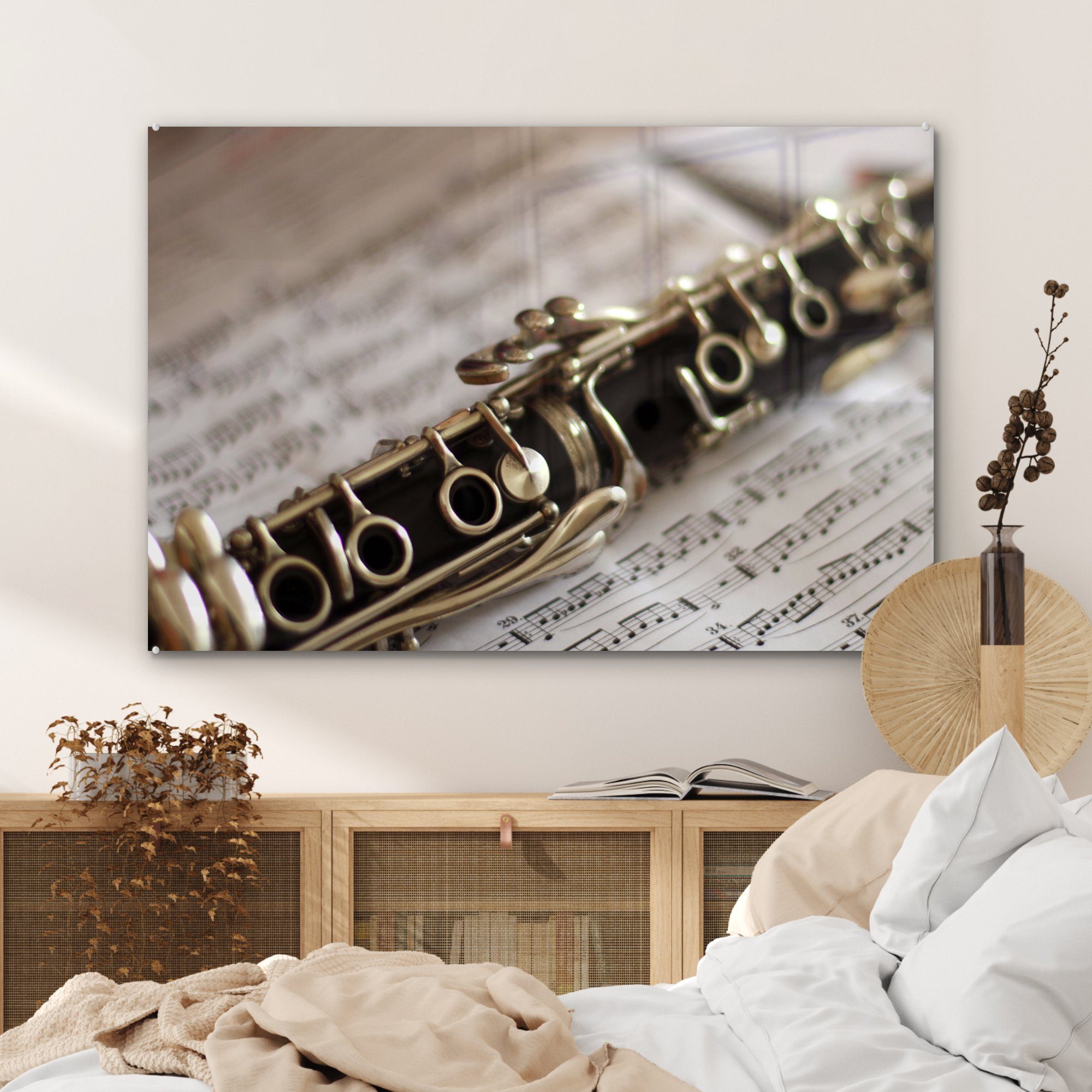 MuchoWow Acrylglasbild Eine St), auf Klarinette, (1 Notenblättern liegende Schlafzimmer & Acrylglasbilder Wohnzimmer