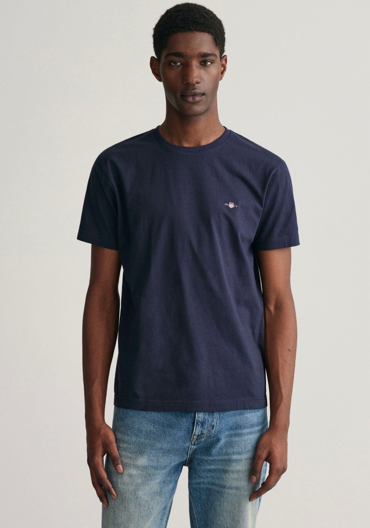 Gant T-Shirt SLIM SHIELD SS T-SHIRT mit Logostickerei auf der Brust