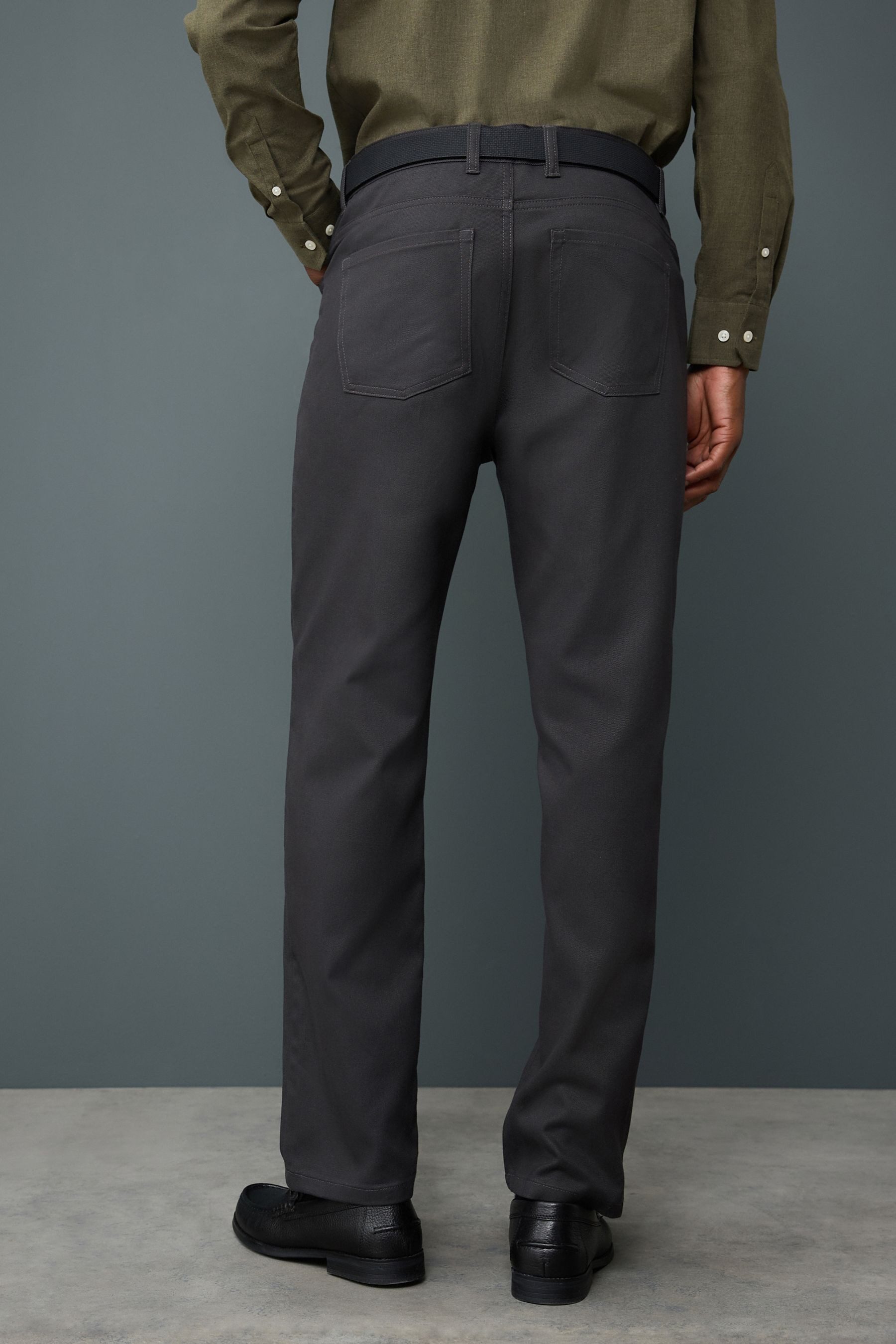 Next Chinohose Edle angeraute Straight Fit Chinohose mit Gürtel (1-tlg)