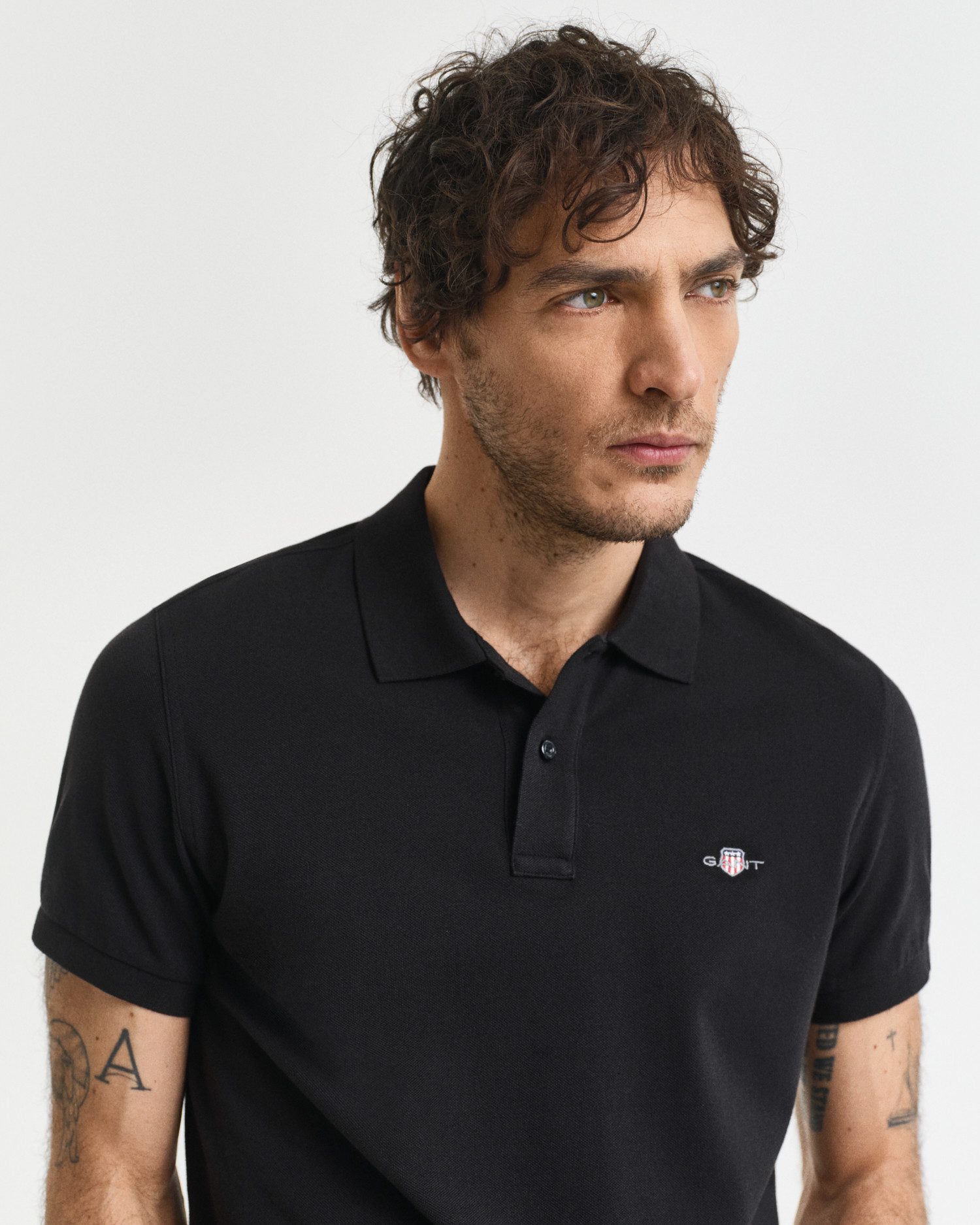 Gant Poloshirt SLIM SHIELD SS PIQUE POLO mit Logostickerei auf der Brust