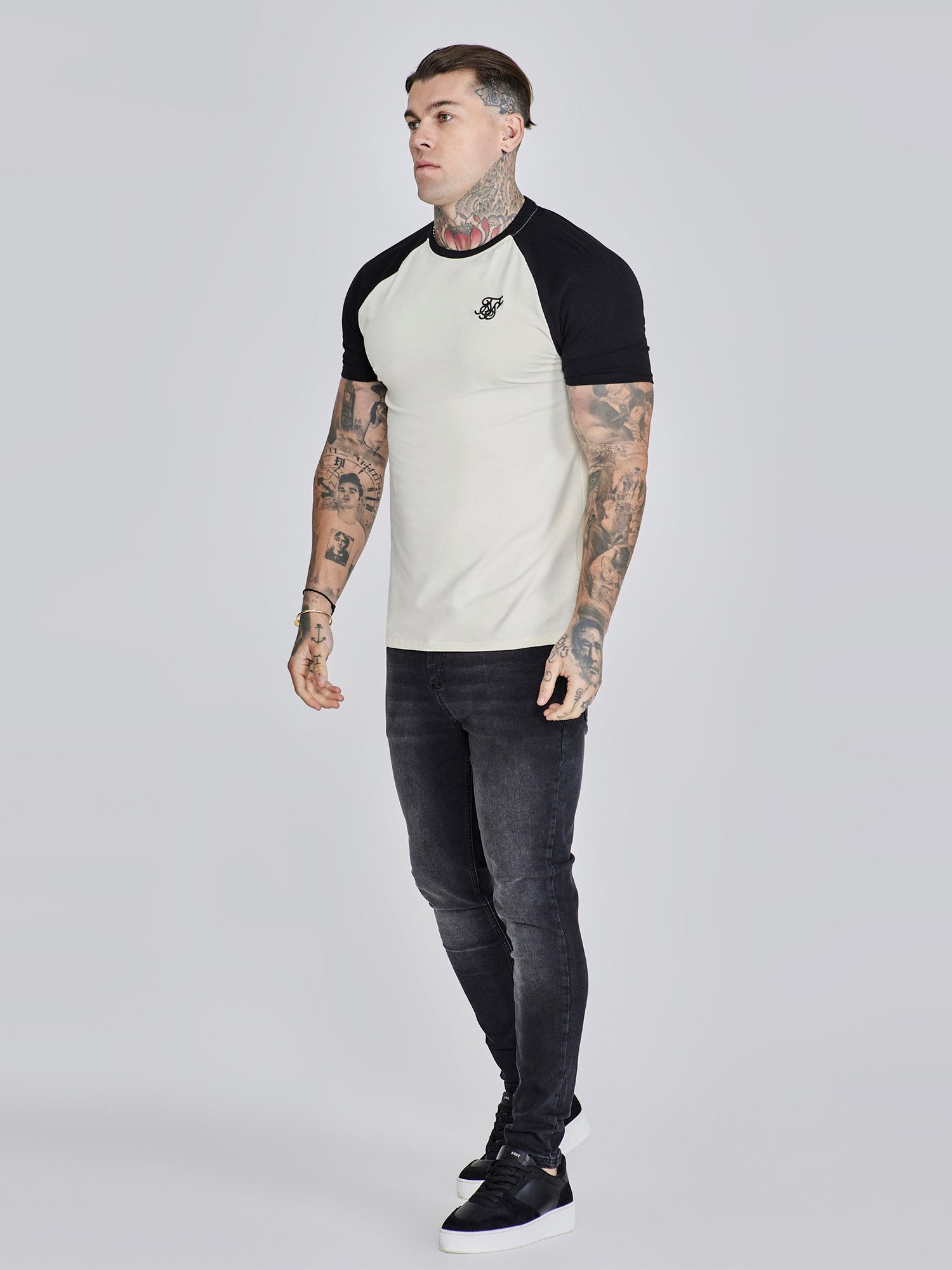 Siksilk T-Shirt SikSilk Herren Ecru Schwarzes Raglan T-Shirt – Bild 4 von 5