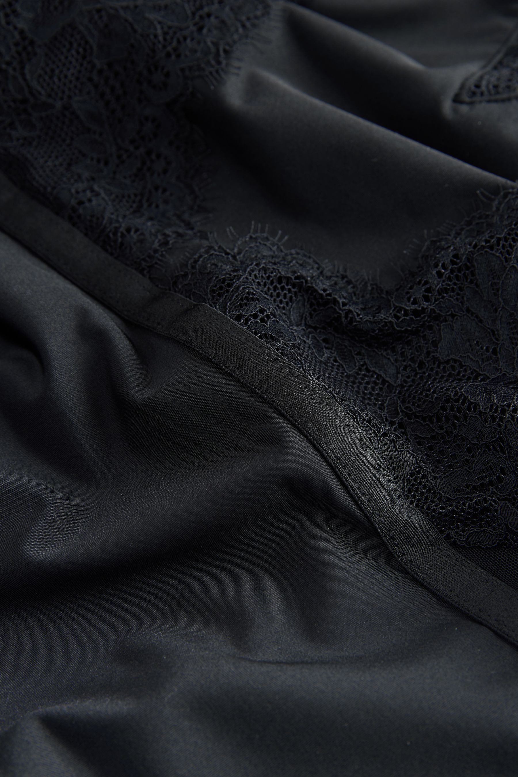 LIPSY Body Lipsy Body mit langen Ärmeln und Spitzendetails (1-tlg)