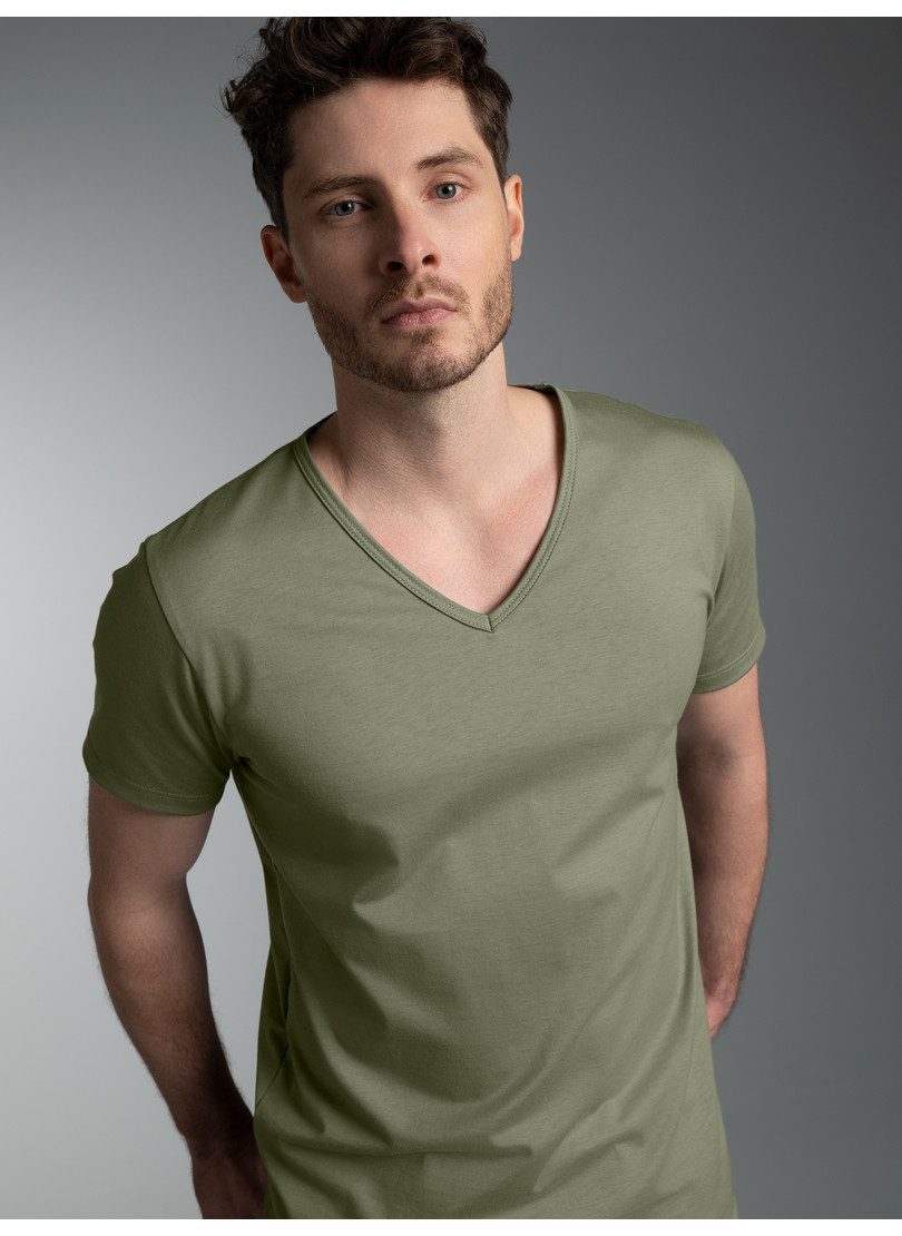 Trigema T-Shirt TRIGEMA V-Shirt Slim Fit (1-tlg)