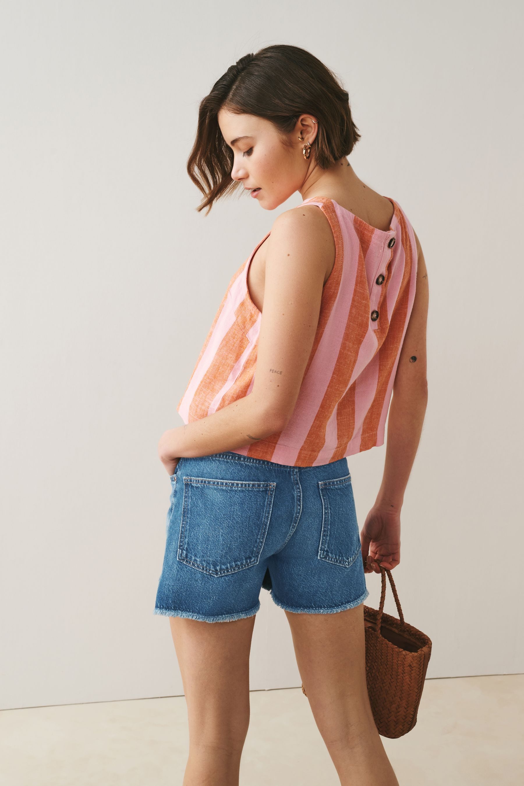 Next Jeansshorts Festival Denimshorts mit unvesäubertem Saum (1-tlg)