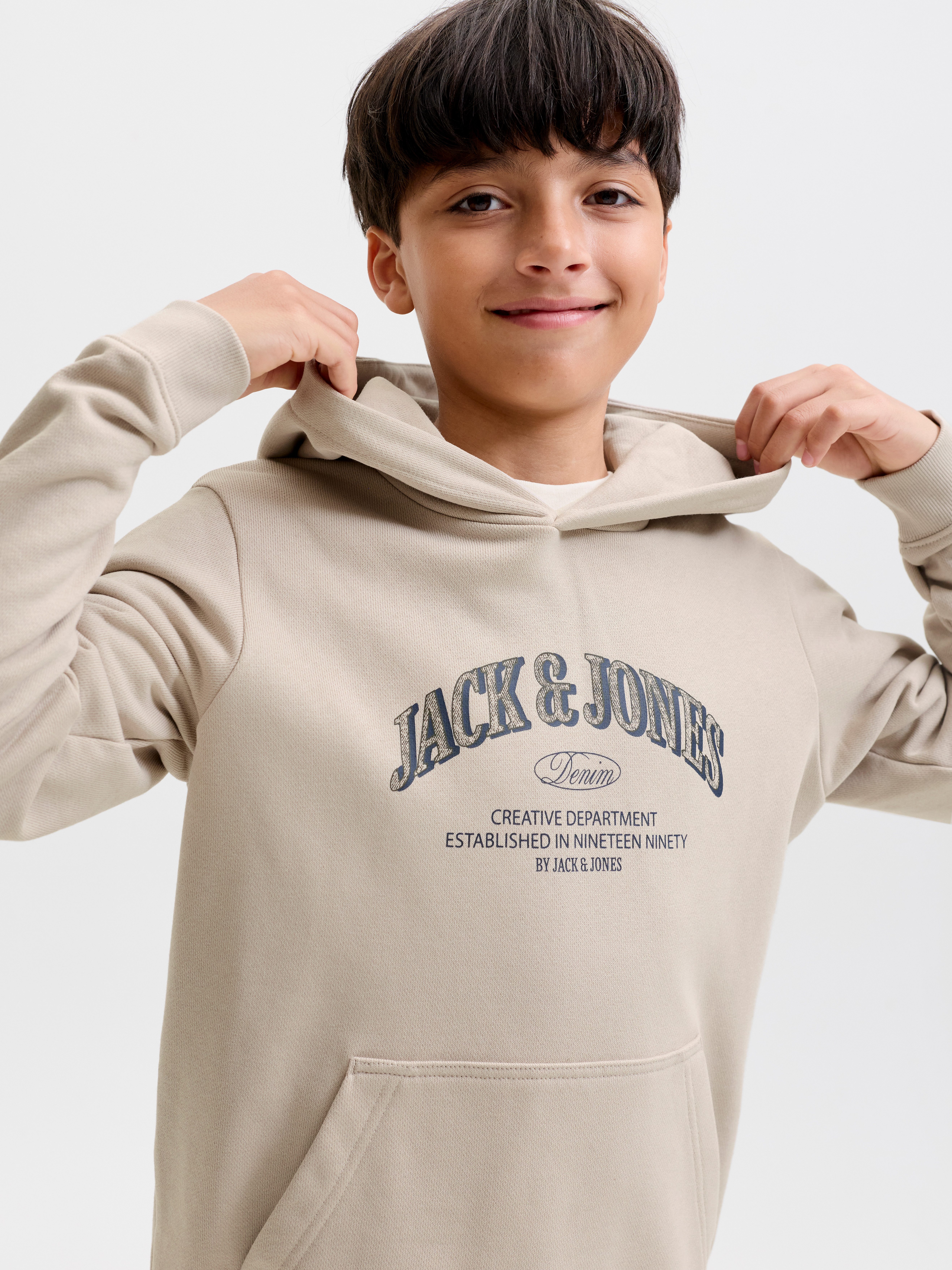 Jack & Jones Junior Kapuzensweatshirt JJEDENVER LOGO SWEAT HOOD JNR Baumwollmischung, locker geschnitten – Bild 2 von 5