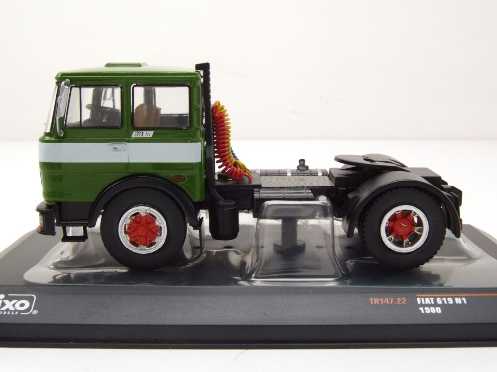 ixo Models Modellauto Fiat 690 T1 Zugmaschine 1980 grün weiß, Maßstab 1:43