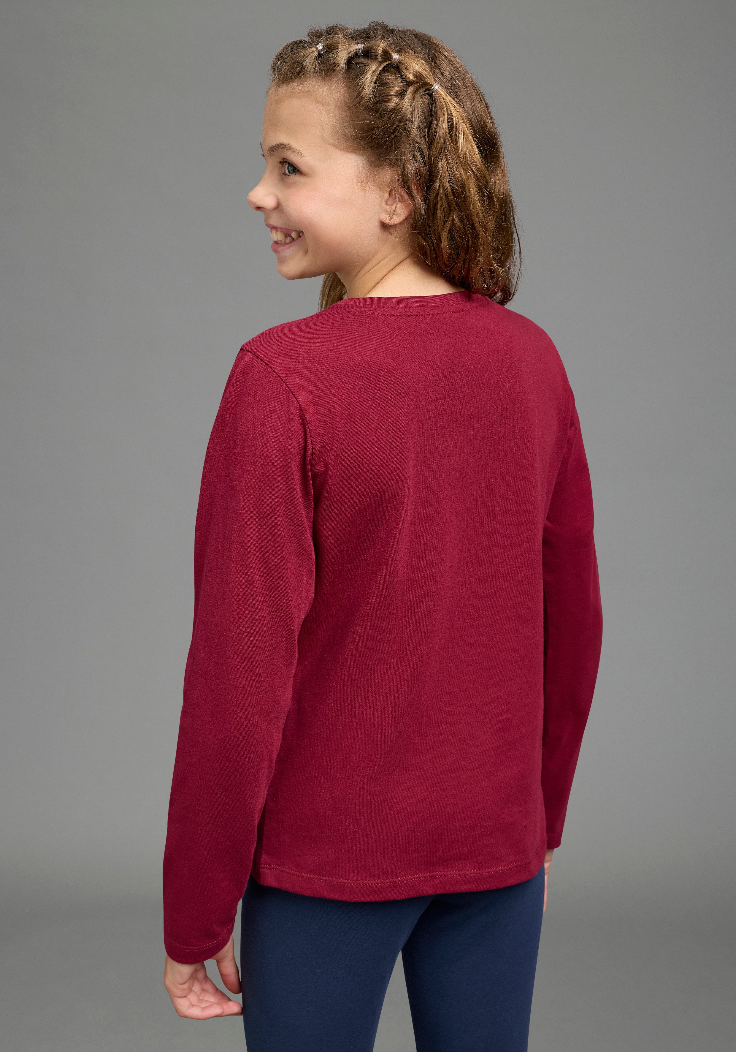 KIDSWORLD Langarmshirt STERN Langarm, taillierter Schnitt, mit glitzernden Pailletten