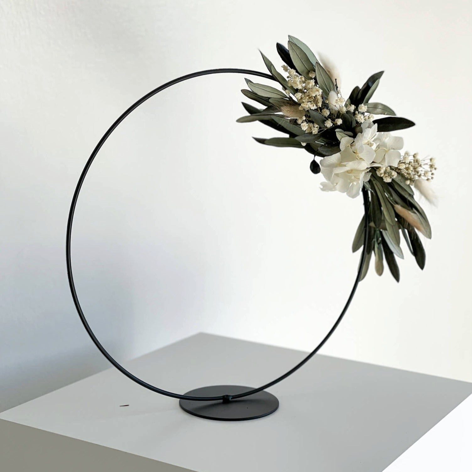 LYKKE & You Dekokranz Trockenblumenkranz Olive stehend