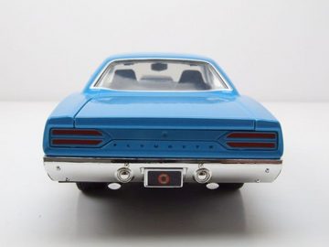 JADA Modellauto Plymouth Road Runner 1970 hellblau Looney Tunes mit Wile E. Coyote, Maßstab 1:24