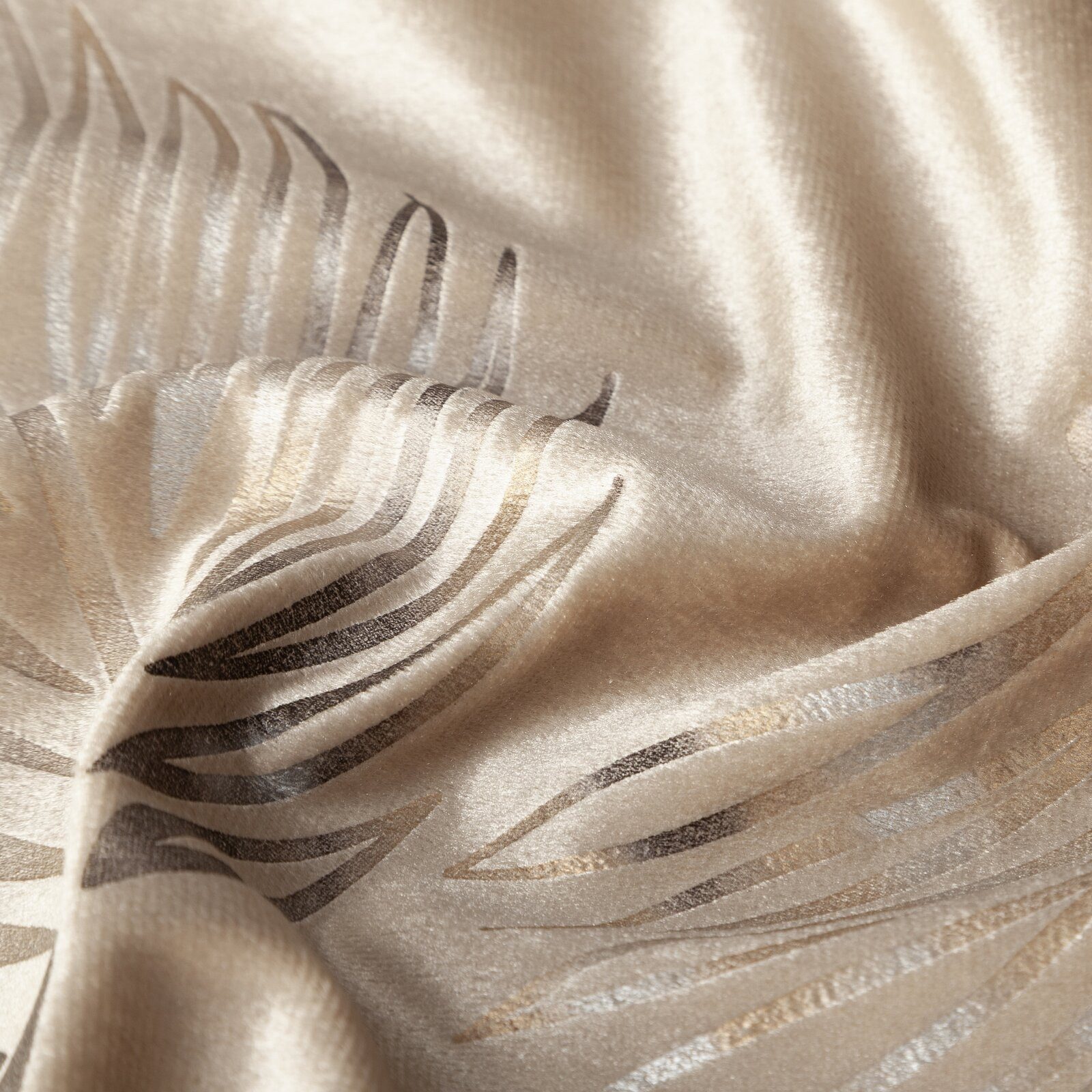 Eurofirany Vorhang IDALIA Ösenschal 140x250 cm, Edles Design aus Samt mit botanischem Muster gold silber – Bild 5 von 5