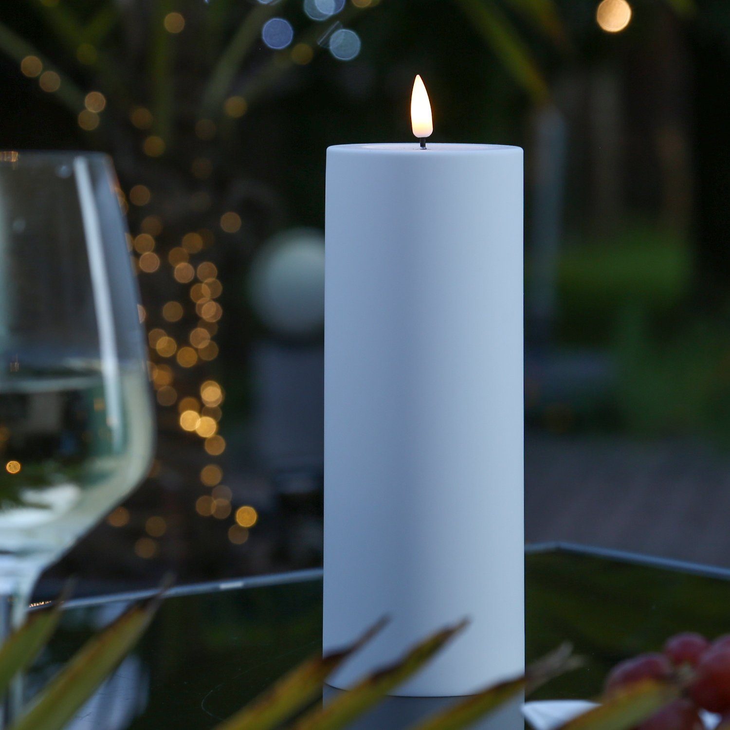 Deluxe Homeart LED-Kerze MIA für Außen 3D Flamme flackernd H: 20cm D: 7,5cm weiß outdoor (1-tlg)