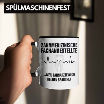 Trendation Tasse Trendation - Zahnmedizinische Fachangestellte Tasse Geschenk Lustig Zahnarzt Damen Kollegin Geschenkidee Zahnarzthelferin