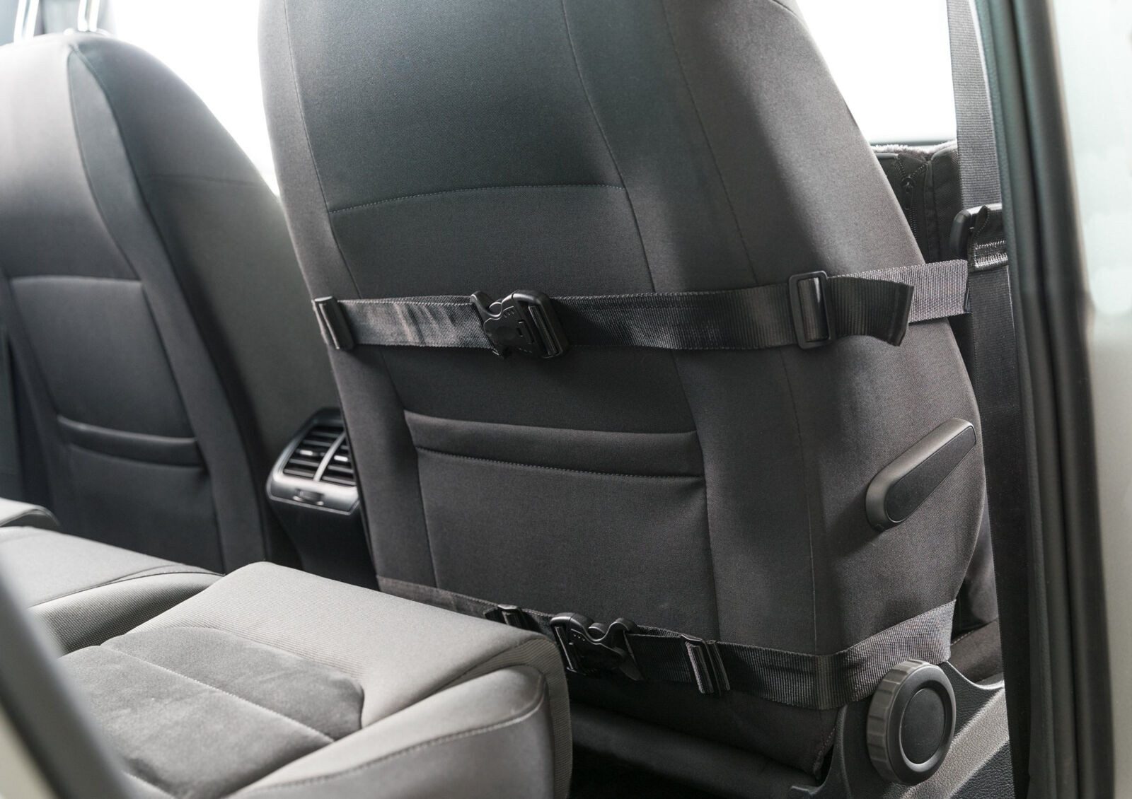 TRIXIE Hunde-Autositz Erhöhter Autositz mit Staufach für kleine Hunde - schwarz - 45 × 38 ×