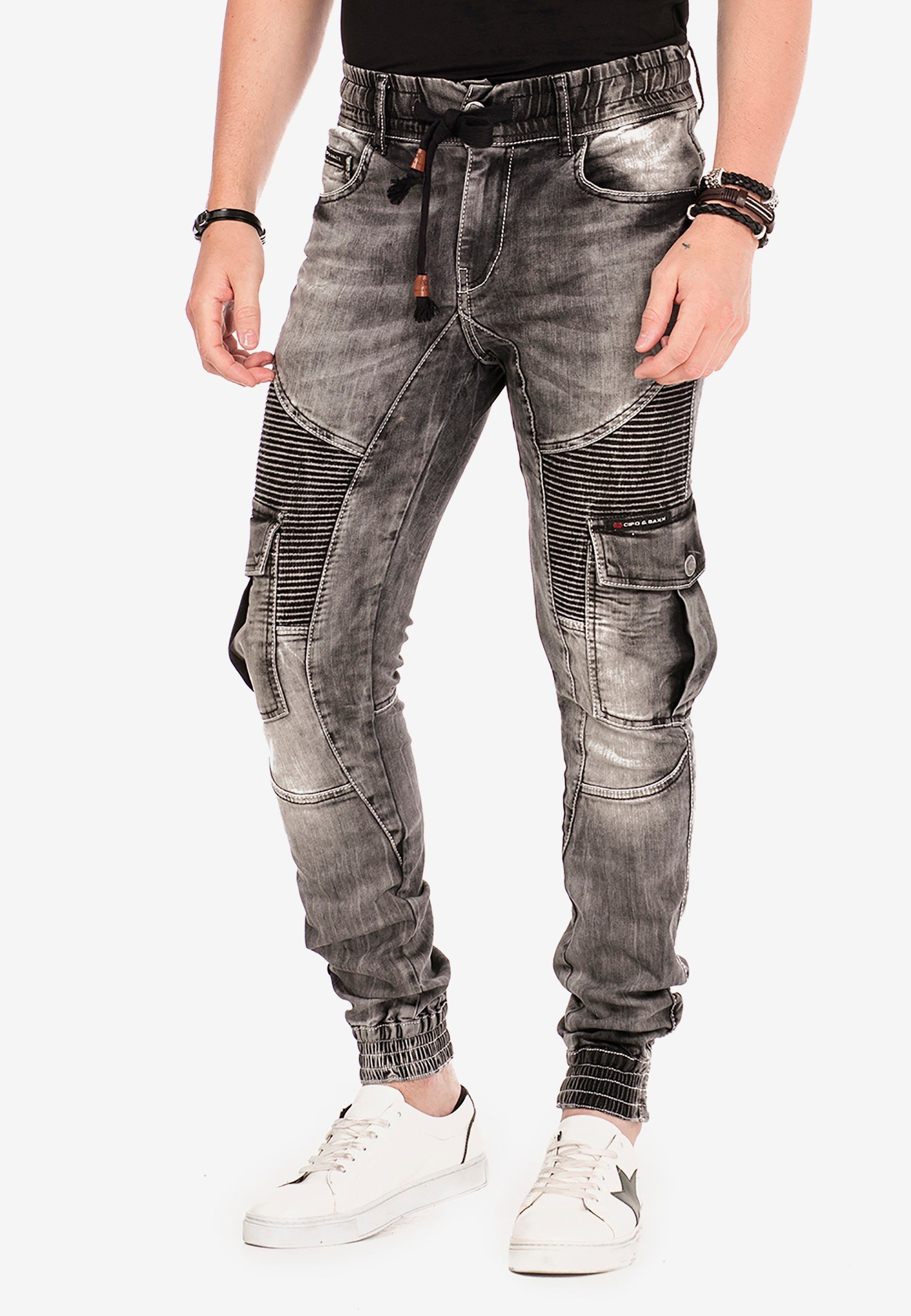 Cipo & Baxx Bequeme Jeans Saum am elastischen schwarz Bündchen mit