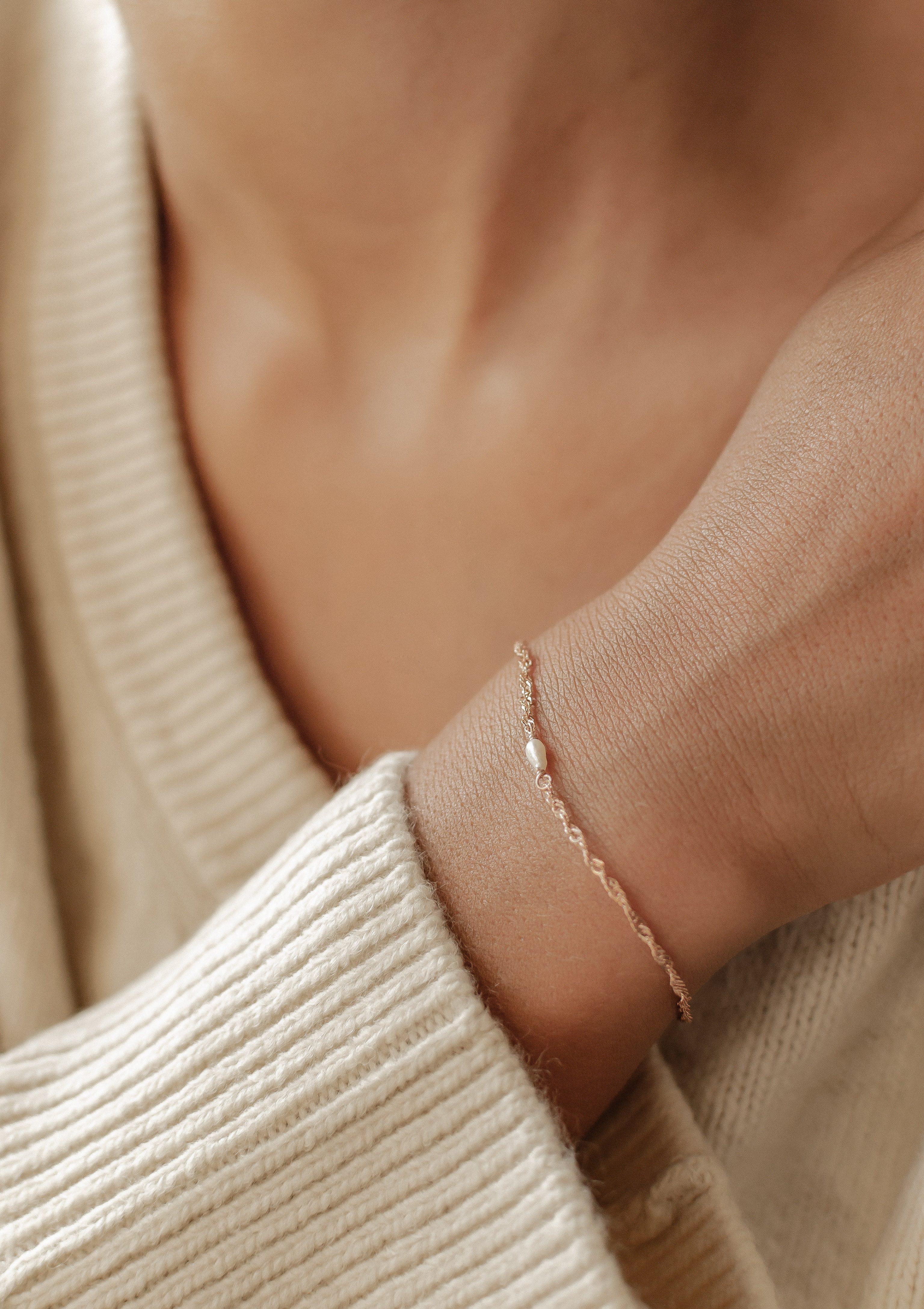 Hey Happiness Perlenarmband mit weißer Süßwasserperle, Zarte 925 Silber Damen Armkette, 18K Vergoldet