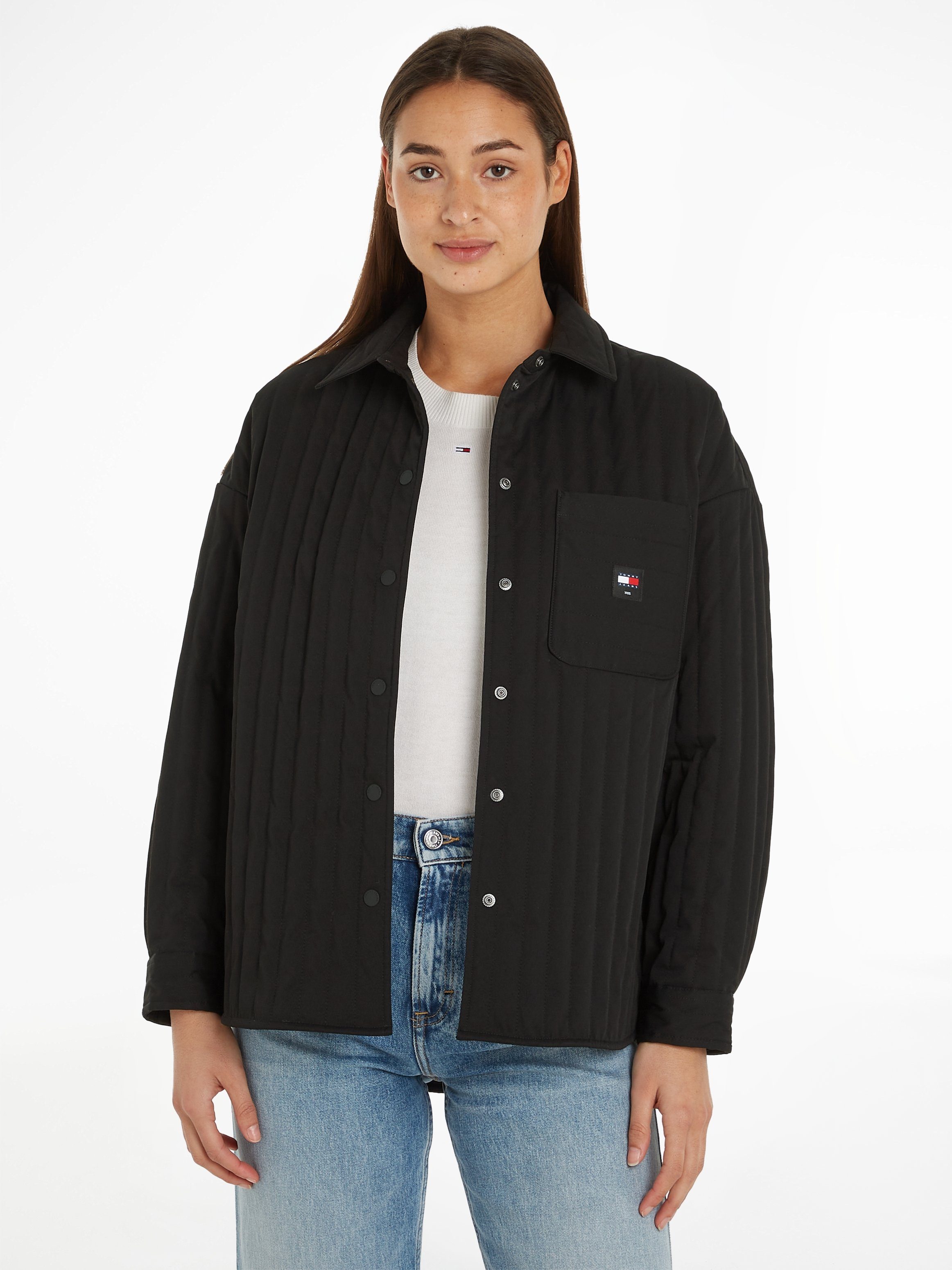 Tommy Jeans Blusentop TJW QUILTED OVERSHIRT mit Logopatch Black