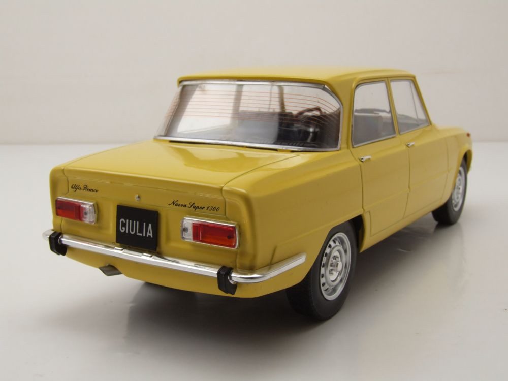 MCG Modellauto Alfa Romeo Giulia Nuova Super 1974 hellgelb, Maßstab 1:18