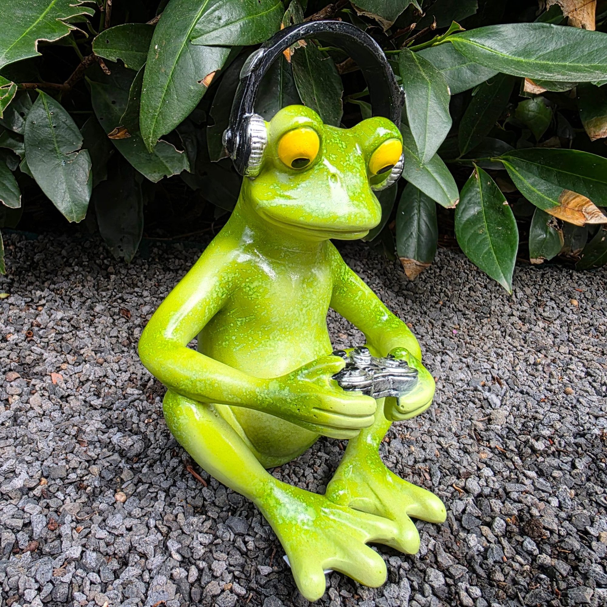 Aspinaworld Gartenfigur Frosch Figur Gamer mit Kopfhörer 18 cm – für Pflanzschale