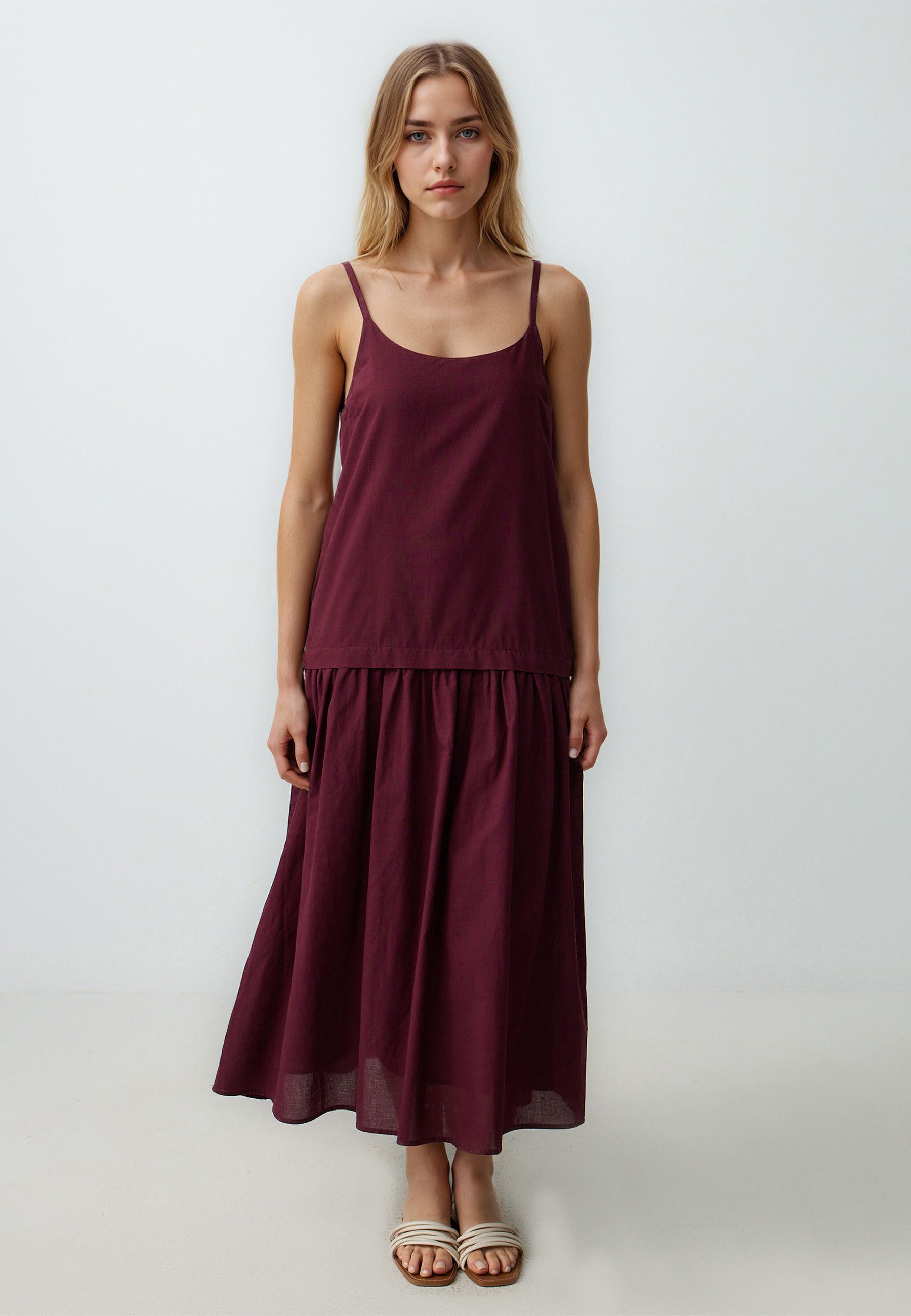 Midikleid Gewebtes Midikleid Mit Offenen Trägern