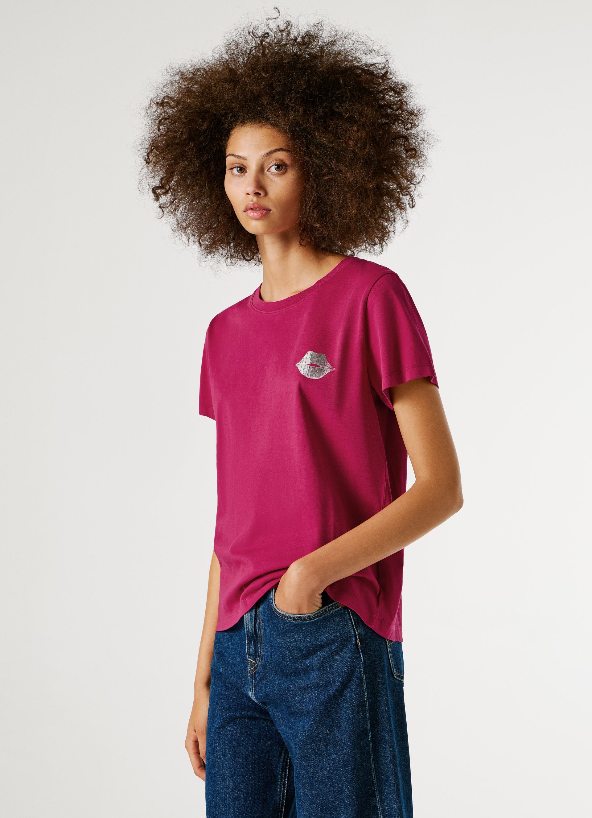 Pepe Jeans T-Shirt BRULE mit Runhals, kleiner Print auf der Brust
