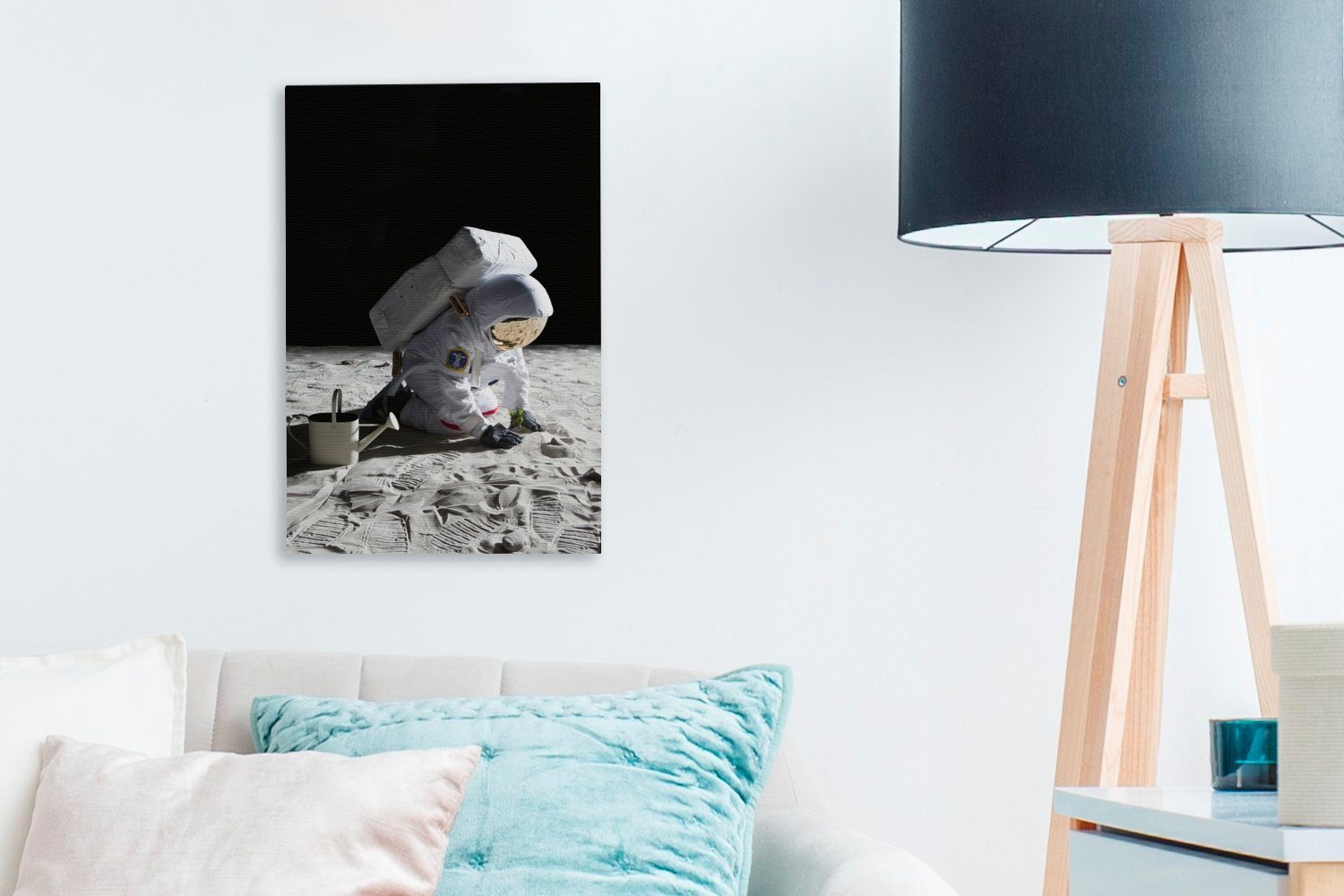OneMillionCanvasses® Leinwandbild Astronaut - Mond 20x30 Leinwandbild fertig Gemälde, inkl. bespannt Gartenarbeit, Zackenaufhänger, - St), (1 cm