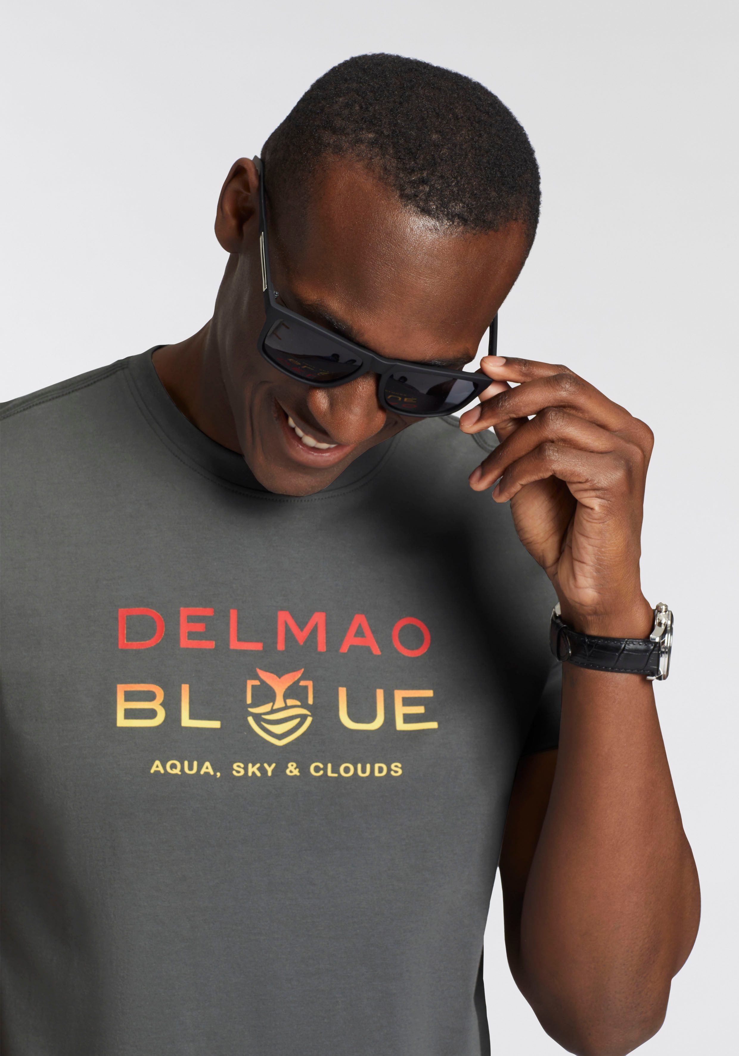 DELMAO T-Shirt Kurzarm, bedruckt, Rundhals, aus 100% Baumwolle