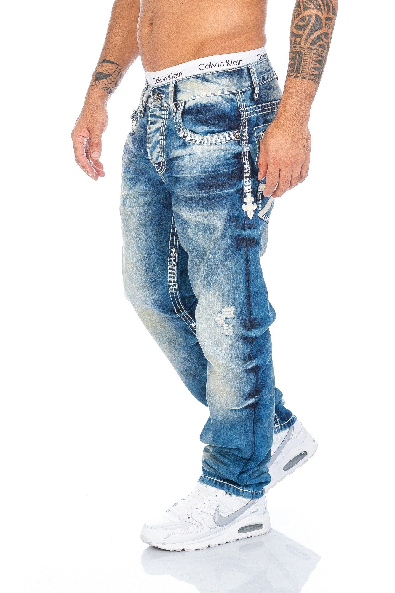 Cipo & Baxx Regular-fit-Jeans Herren Jeans Hose mit dicken Nähten und  außergewöhnlichem Design Jeans mit weißen dicken Nähten und viele Details