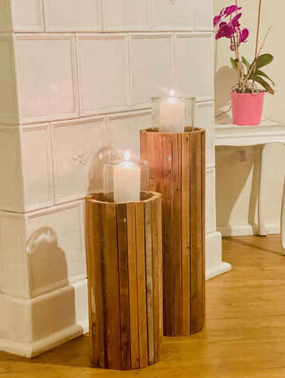 Dekoleidenschaft Bodenwindlicht Windlichtsäule "Rustikal" aus recyceltem Holz, Kerzensäule, Holzsäule, Dekosäule mit Kerzenglas, in 2 verschiedenen Größen, Kerzenhalter