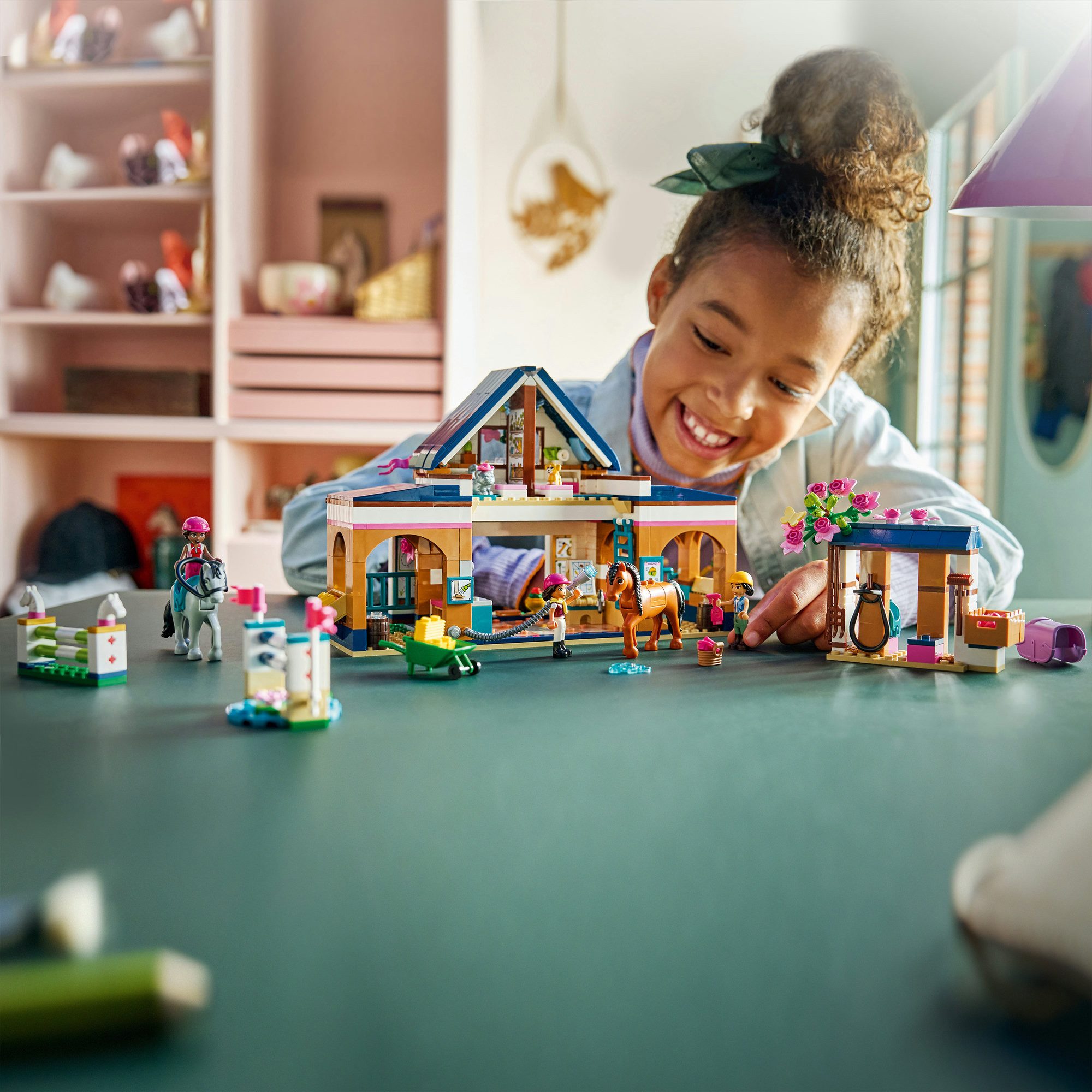 LEGO® Pferdestall und Reitschule (42688), LEGO Friends Konstruktionsspielsteine, (735 St), Made in Europe