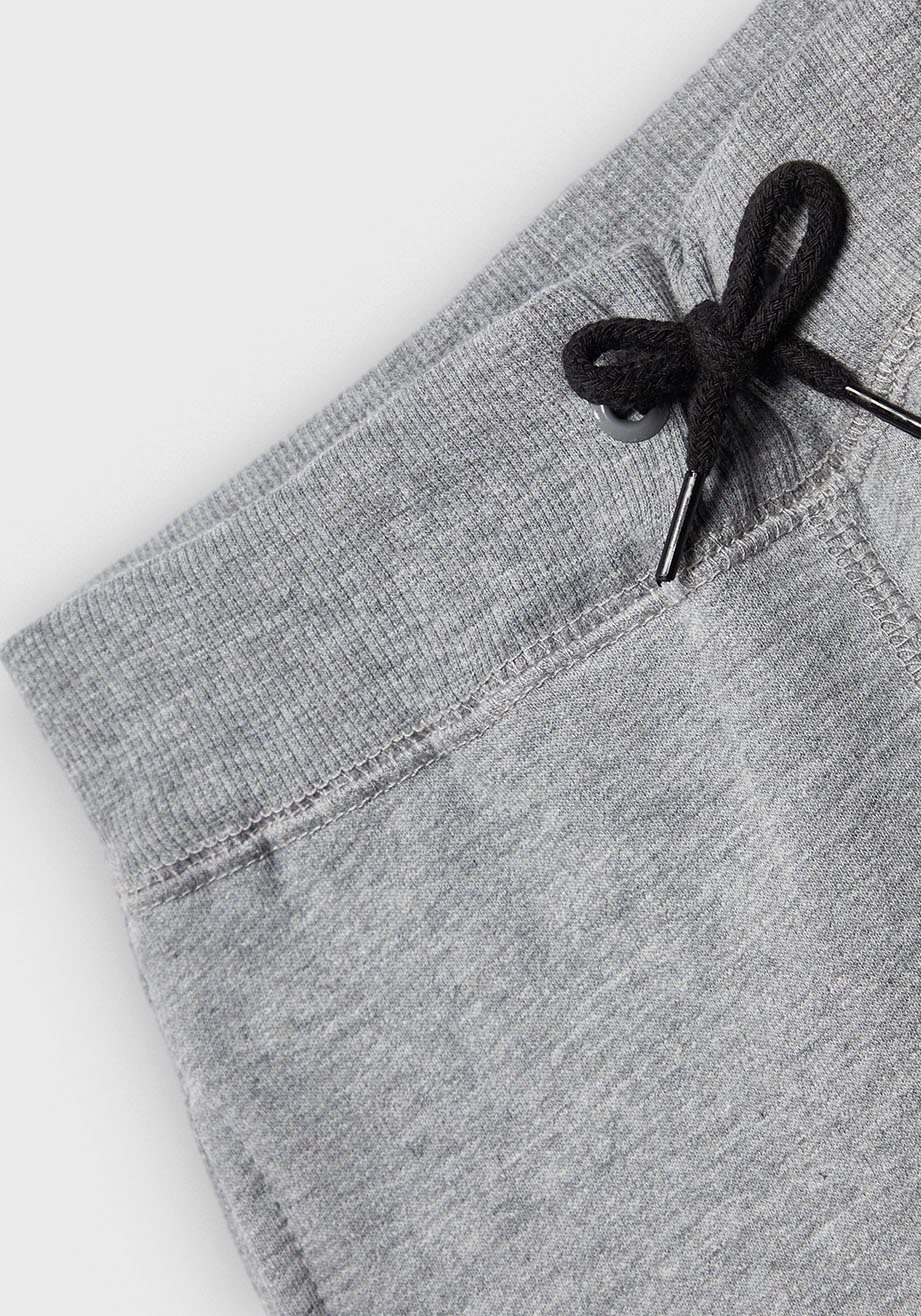 Name It Sweathose NKMSWEAT – Jogger mit verstellbarem Bund und Rippbündchen unifarben, casual, regular fit, angeraute Sweatware – Bild 2 von 5