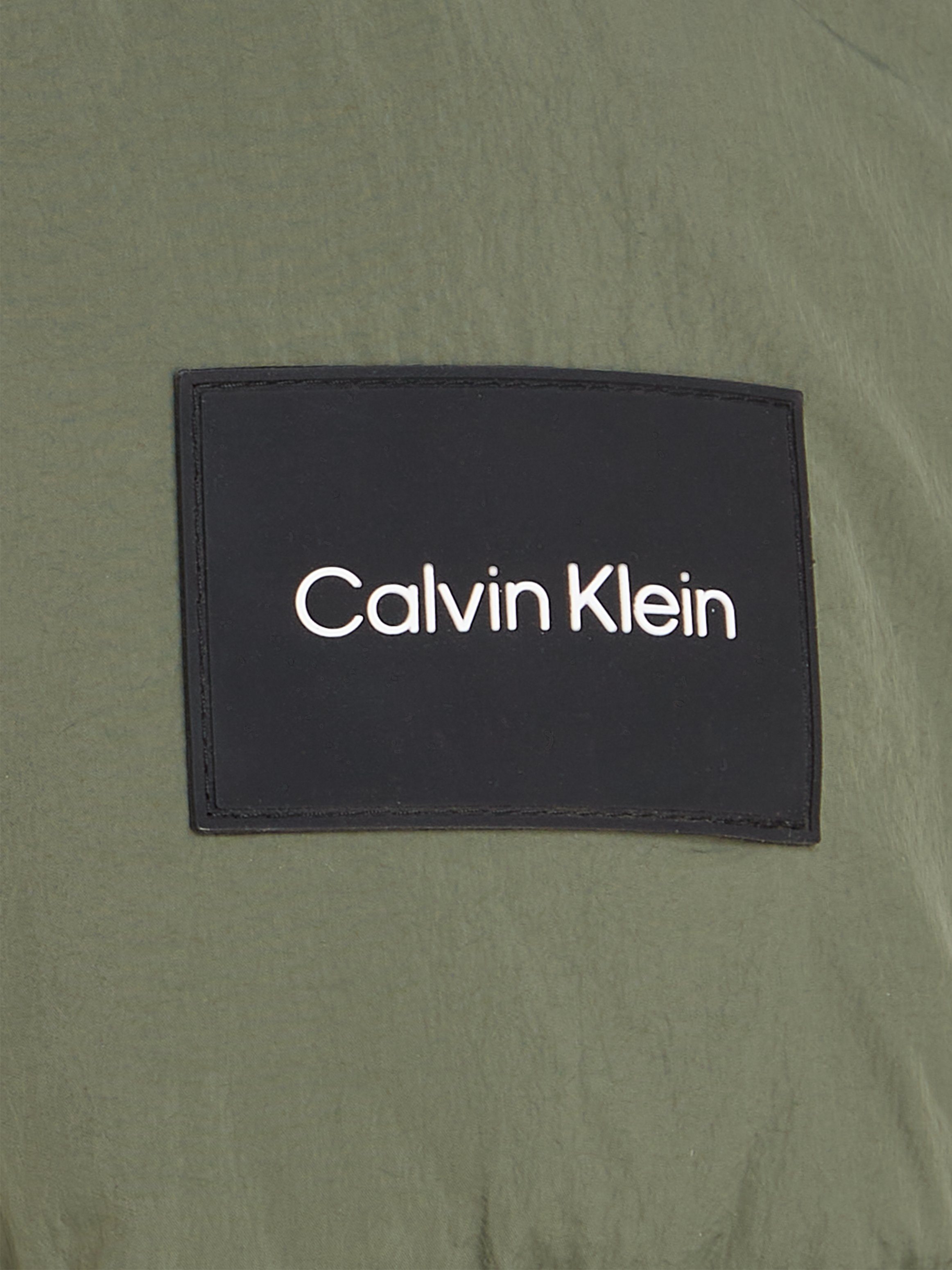 Calvin Klein Steppjacke Thyme CRINKLE BLOCK NYLON mit COLOR PUFFER Markenlabel
