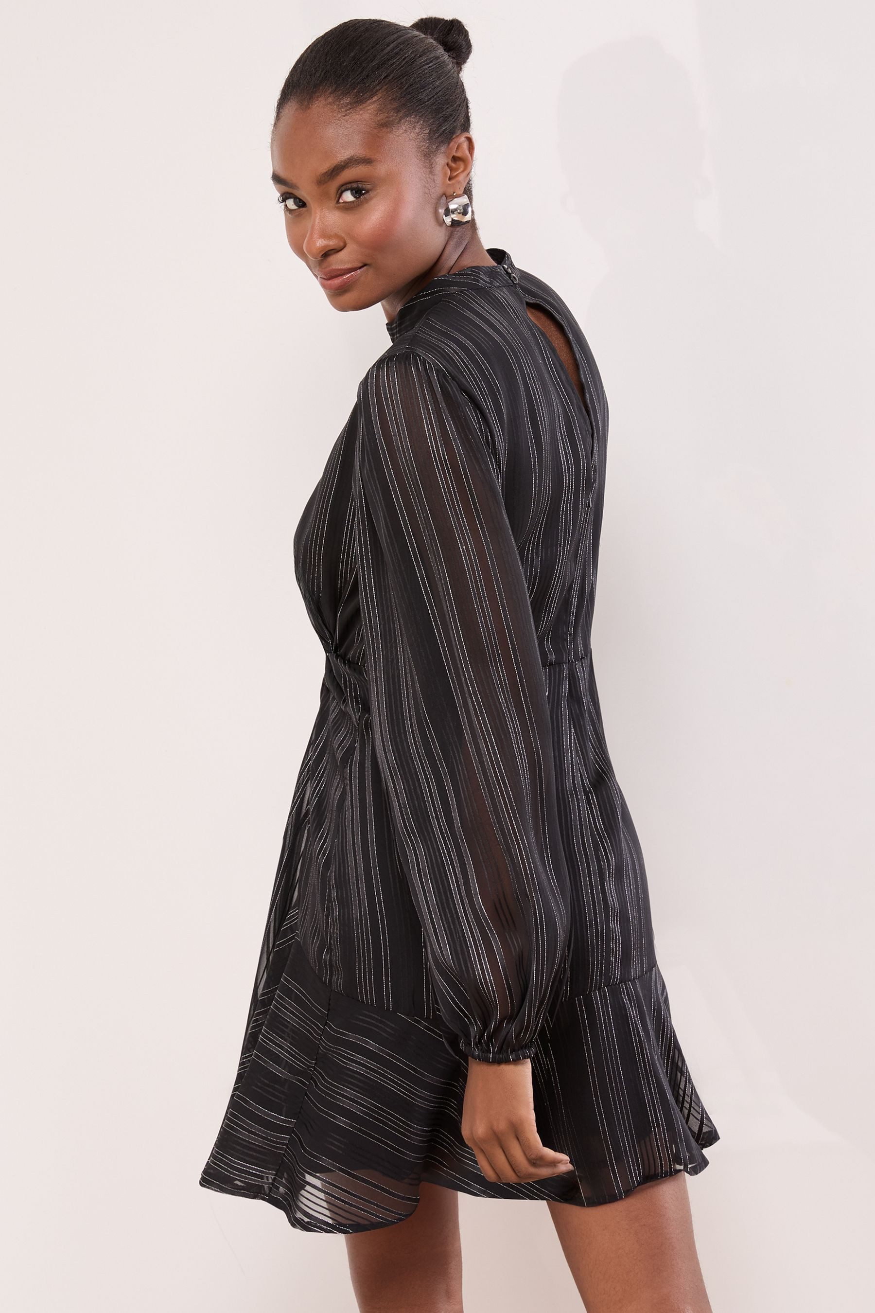 LIPSY Samtkleid Lipsy Metallic-Mini-Kleid mit Raffungen (1-tlg)