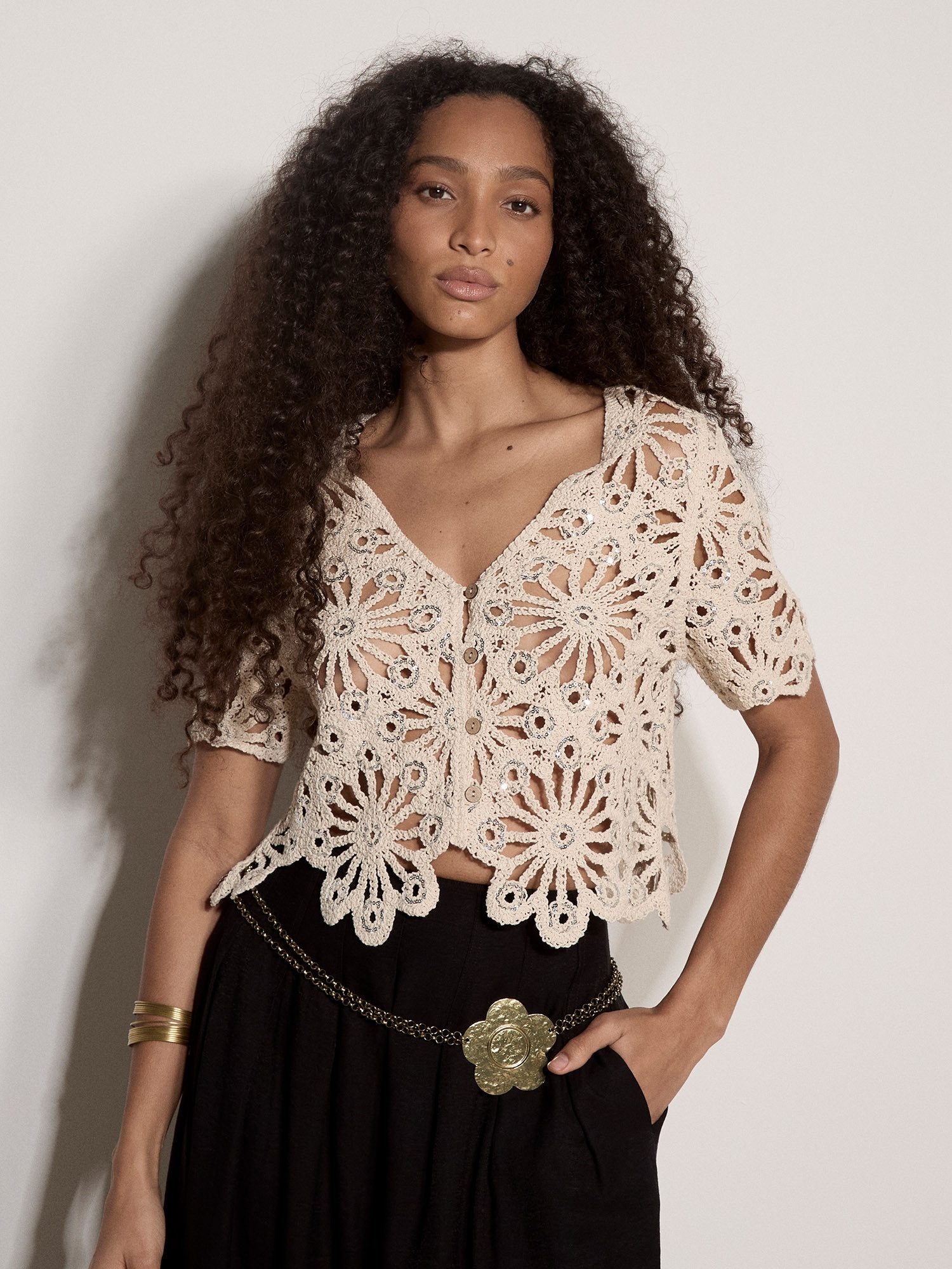 Apricot Spitzenshirt Gehäkelte Strickjacke mit Blumen-Pailletten Häkelverzierungen