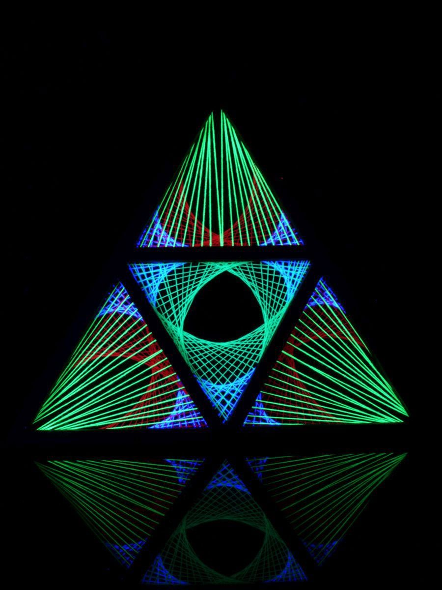 PSYWORK Dekoobjekt Schwarzlicht StringArt Mind Change "Lotos Mutation Triangle", 65, UV-aktiv, leuchtet unter Schwarzlicht