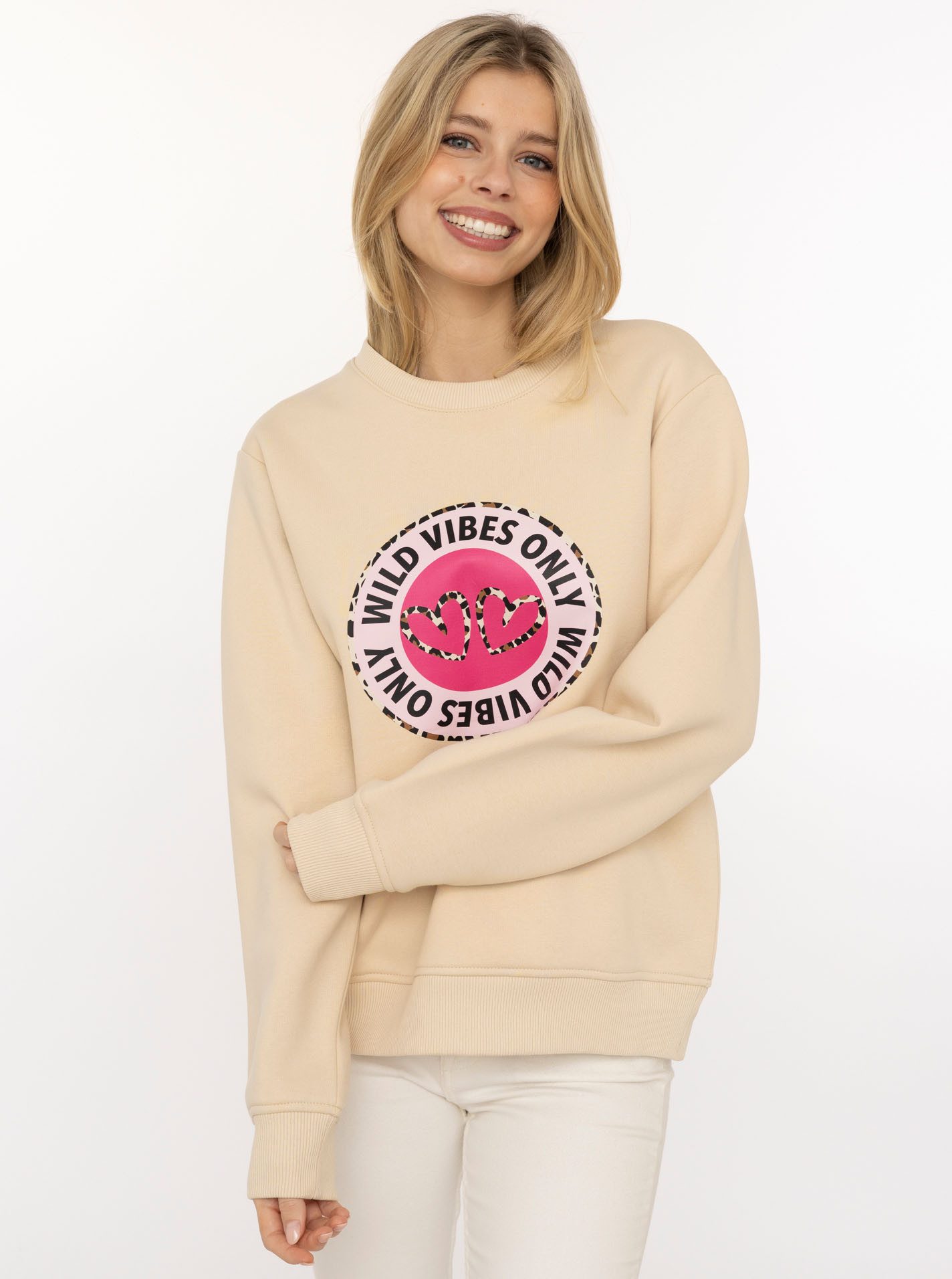 Zwillingsherz Hoodie "Wild Vibes" Rundhals, runder Druck mit Leomuster und Schriftzug