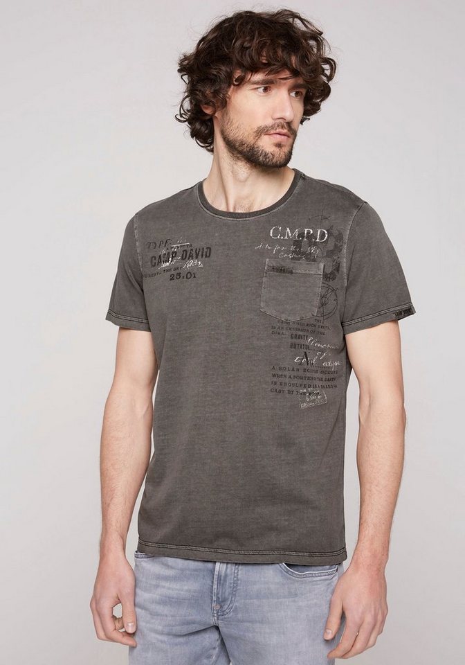 CAMP DAVID T-Shirt mit Kontrastnähten, Seitennaht mit offenen Kanten und  kleine Label Patches