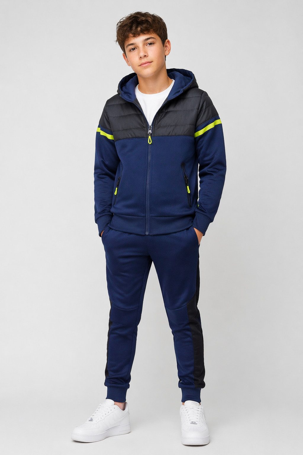 Hessis Jogginganzug Freizeitanzug JF372 (Set, 2-tlg., Jacke mit Jogginghose), für Jungen Stylisch mit Reißverschlusstaschen