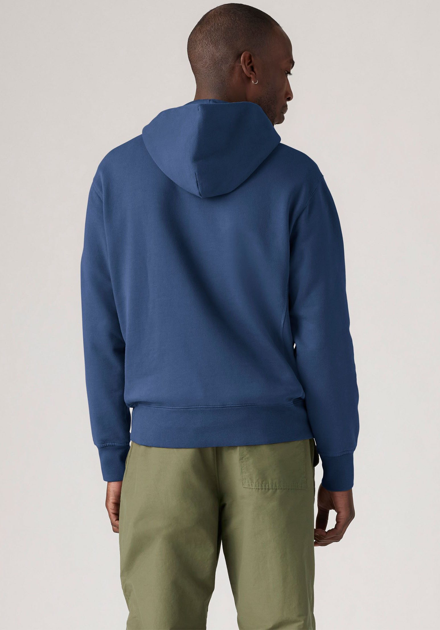 Levi's® Hoodie THE AUTHENTIC HOODIE mit kleiner Ton-in-Ton Logostickerei auf der Brust