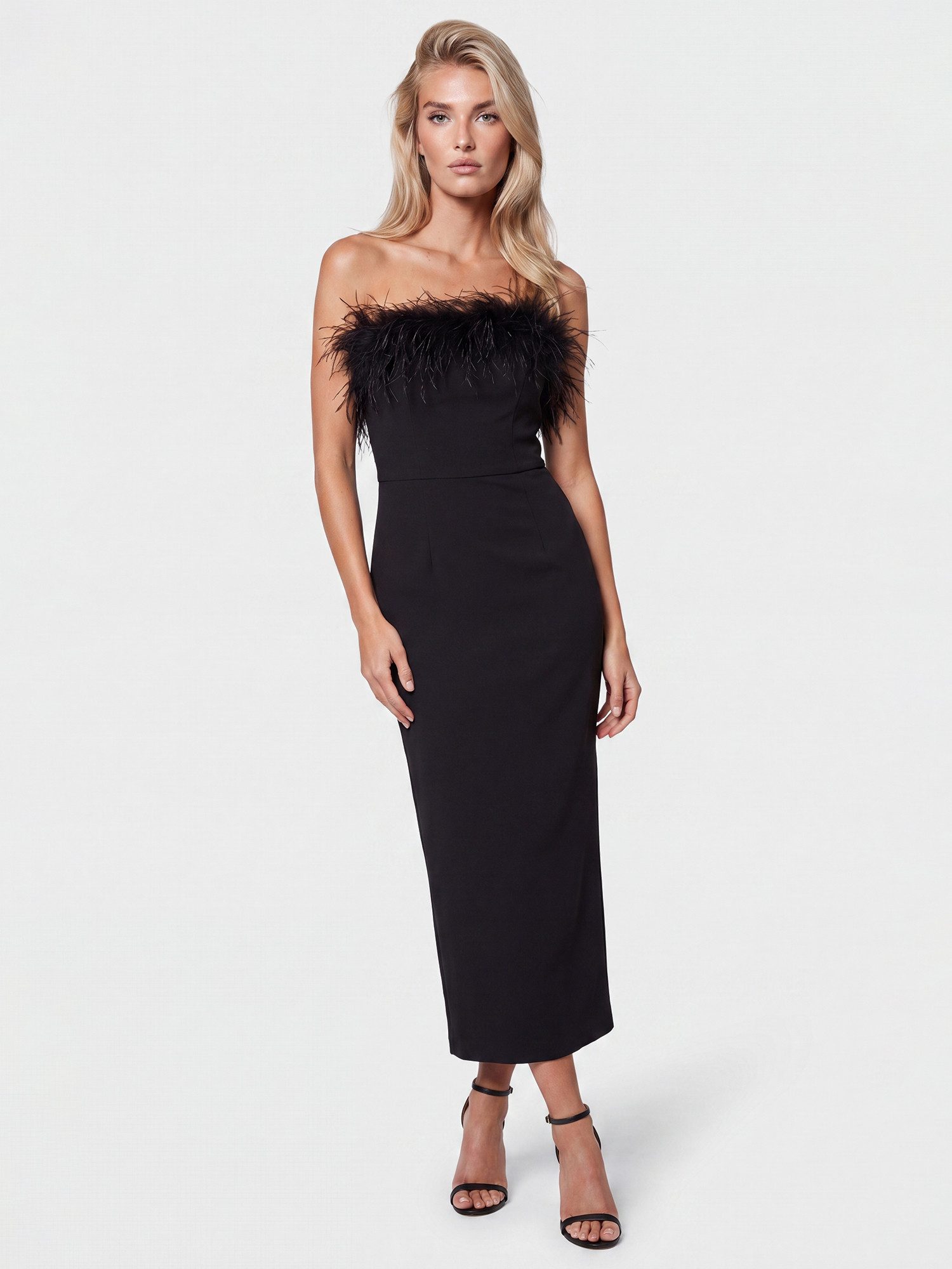 Apart Abendkleid mit Federboa