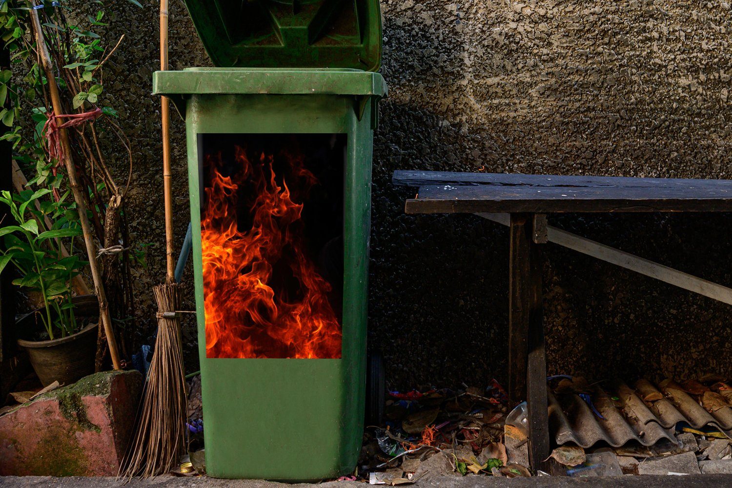 Flammen Abfalbehälter und Sticker, Mülltonne, schwarzen Container, (1 St), MuchoWow einem Hintergrund Wandsticker lange Große auf Mülleimer-aufkleber,