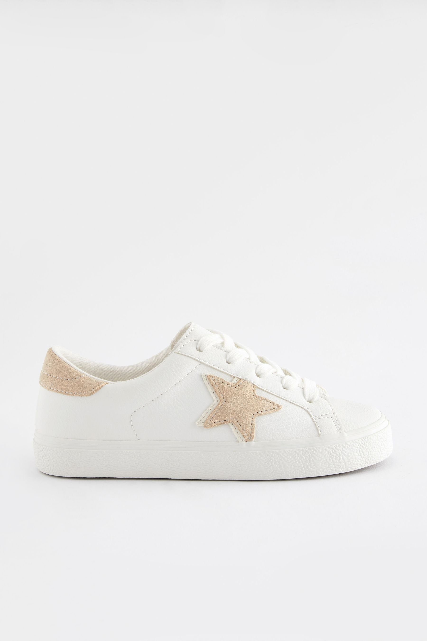 Next Schnür-Sneaker mit Stern, weite Passform Sneaker (1-tlg) White Neutral