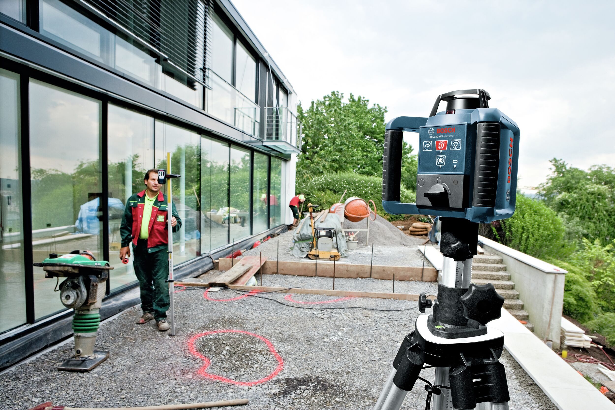 BOSCH Punkt- und Linienlaser GRL 250 HV, Rotationslaser mit 2 x 1,5 V Batterie LR6 (AA) - im Handwerkerkoffer