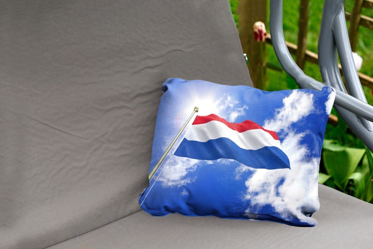 Flagge MuchoWow Dekokissenbezug, Dekokissen Kissenhülle Outdoor-Dekorationskissen, weht der Himmel, am Die Polyester, Niederlande