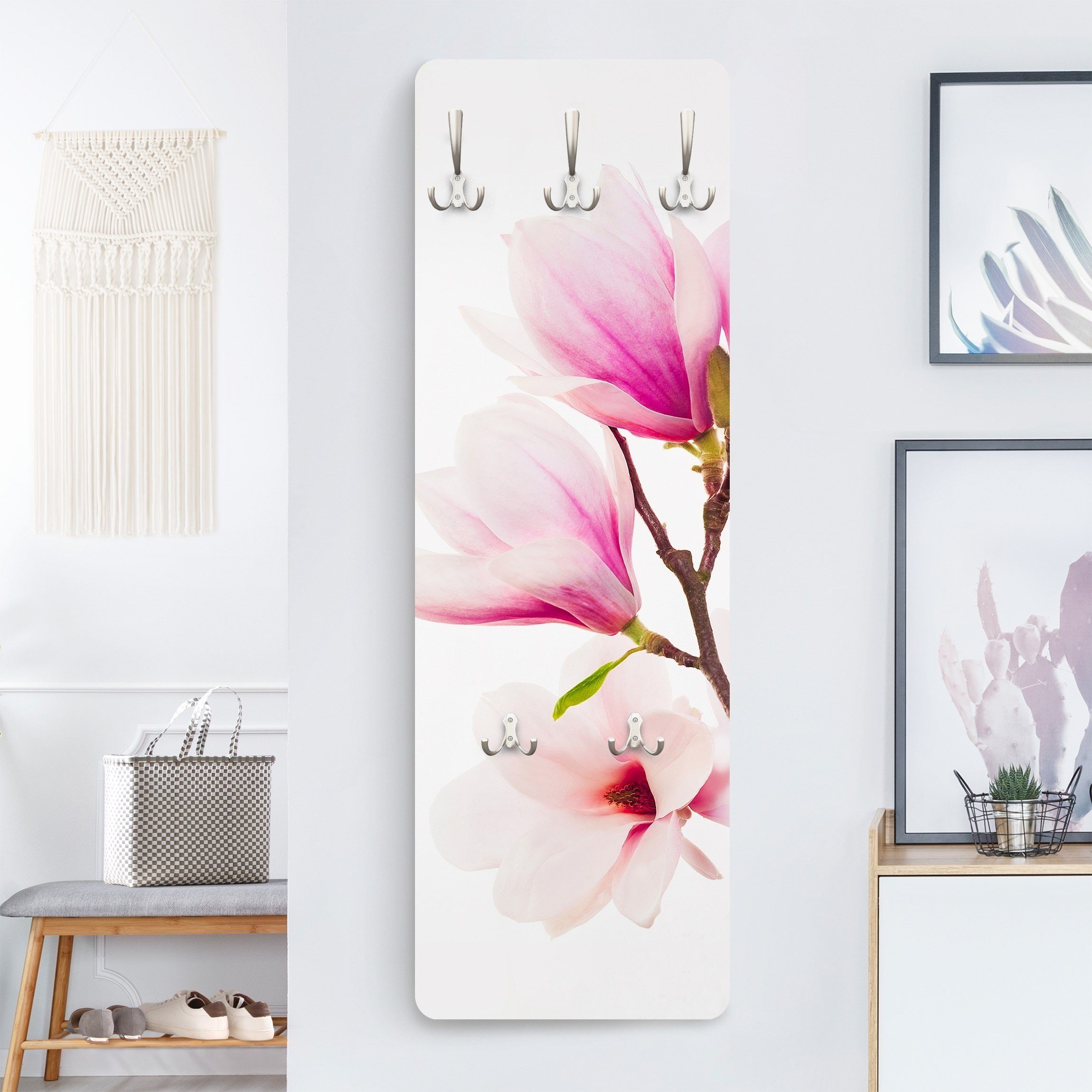 Bilderdepot24 Garderobenpaneel rosa Blumen Floral Zarter Magnolienzweig Design (ausgefallenes Flur Wandpaneel mit Garderobenhaken Kleiderhaken hängend), moderne Wandgarderobe - Flurgarderobe im schmalen Hakenpaneel Design