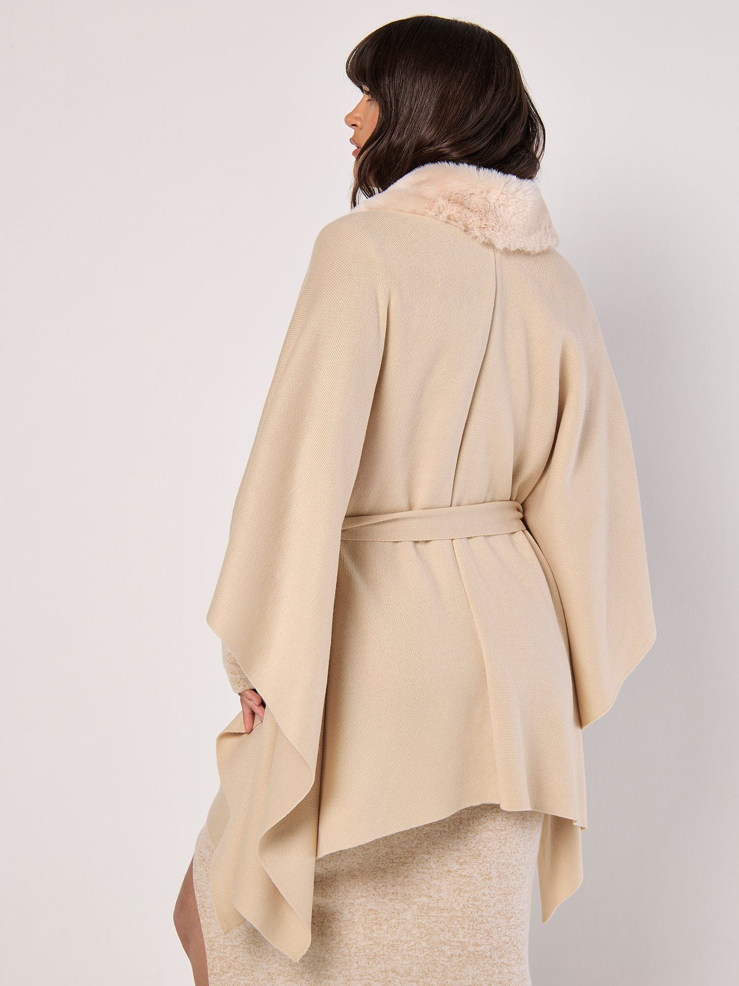 Apricot Poncho mit Kunstfell (mit Bindegürtel) mit Bindeband