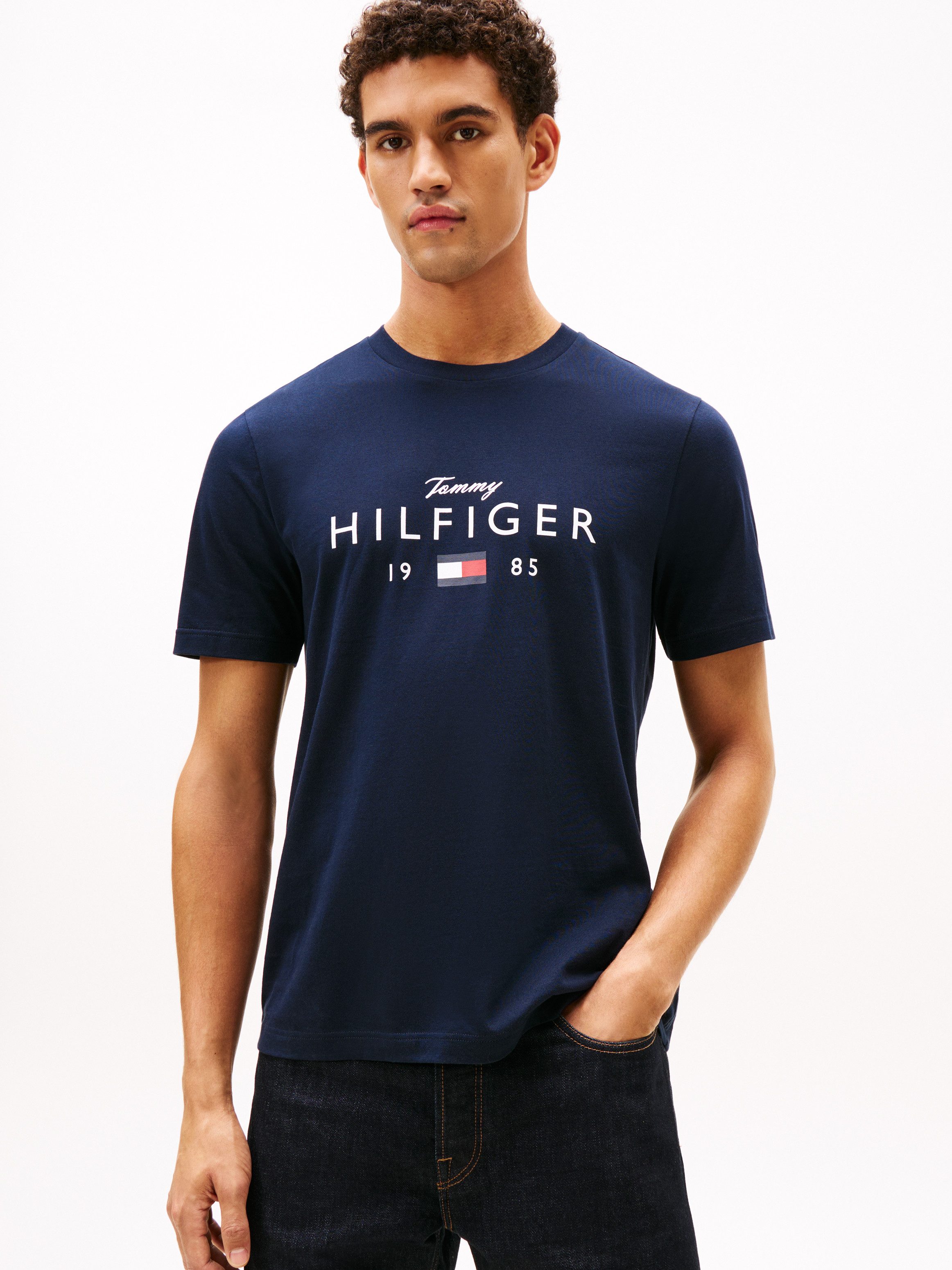 Tommy Hilfiger T-Shirt BRAND LOVE BIG HILFIGER regular fit, Rundhals, Jersey, mit Logo-Grafik
