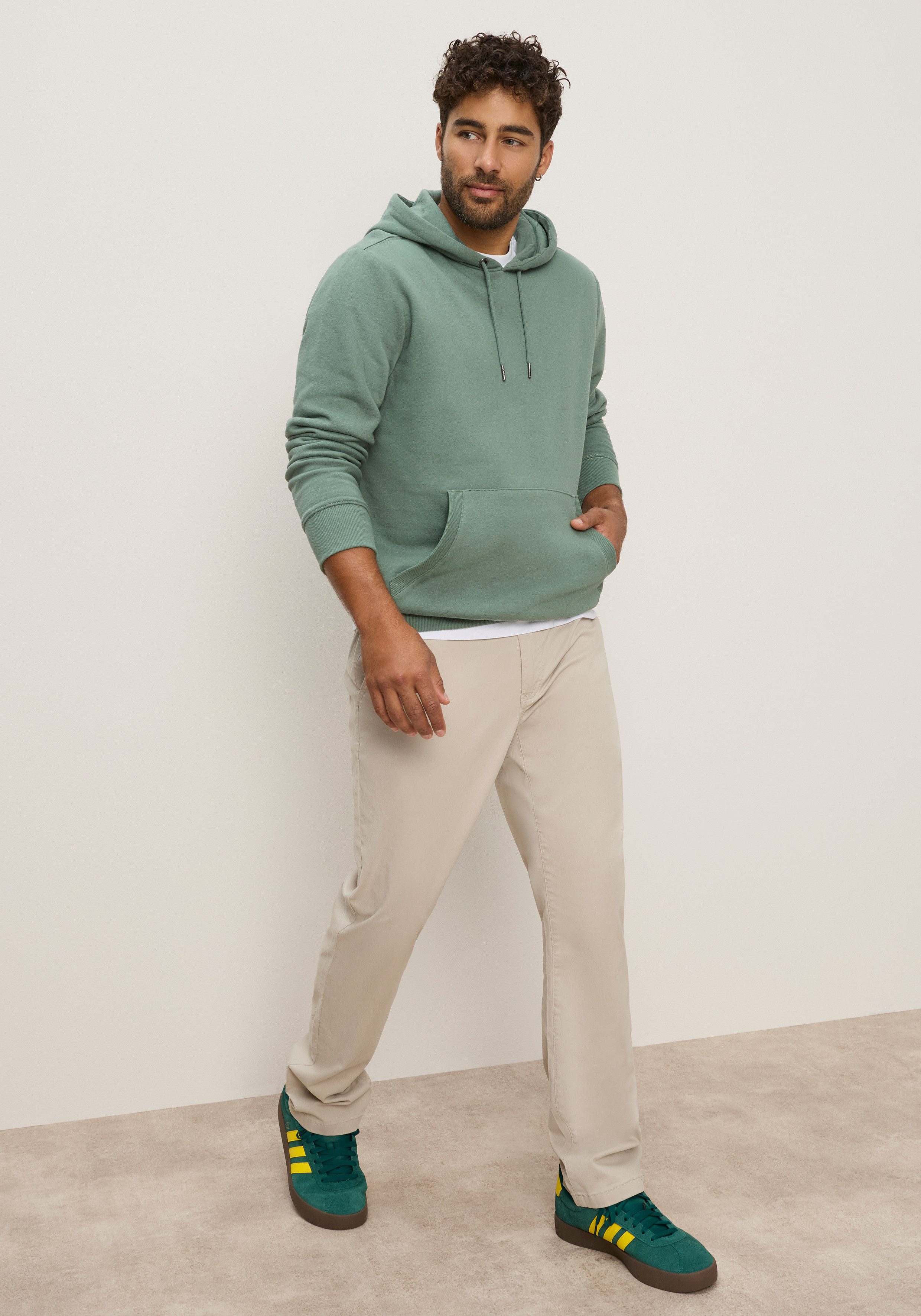 Zum Outfit 7